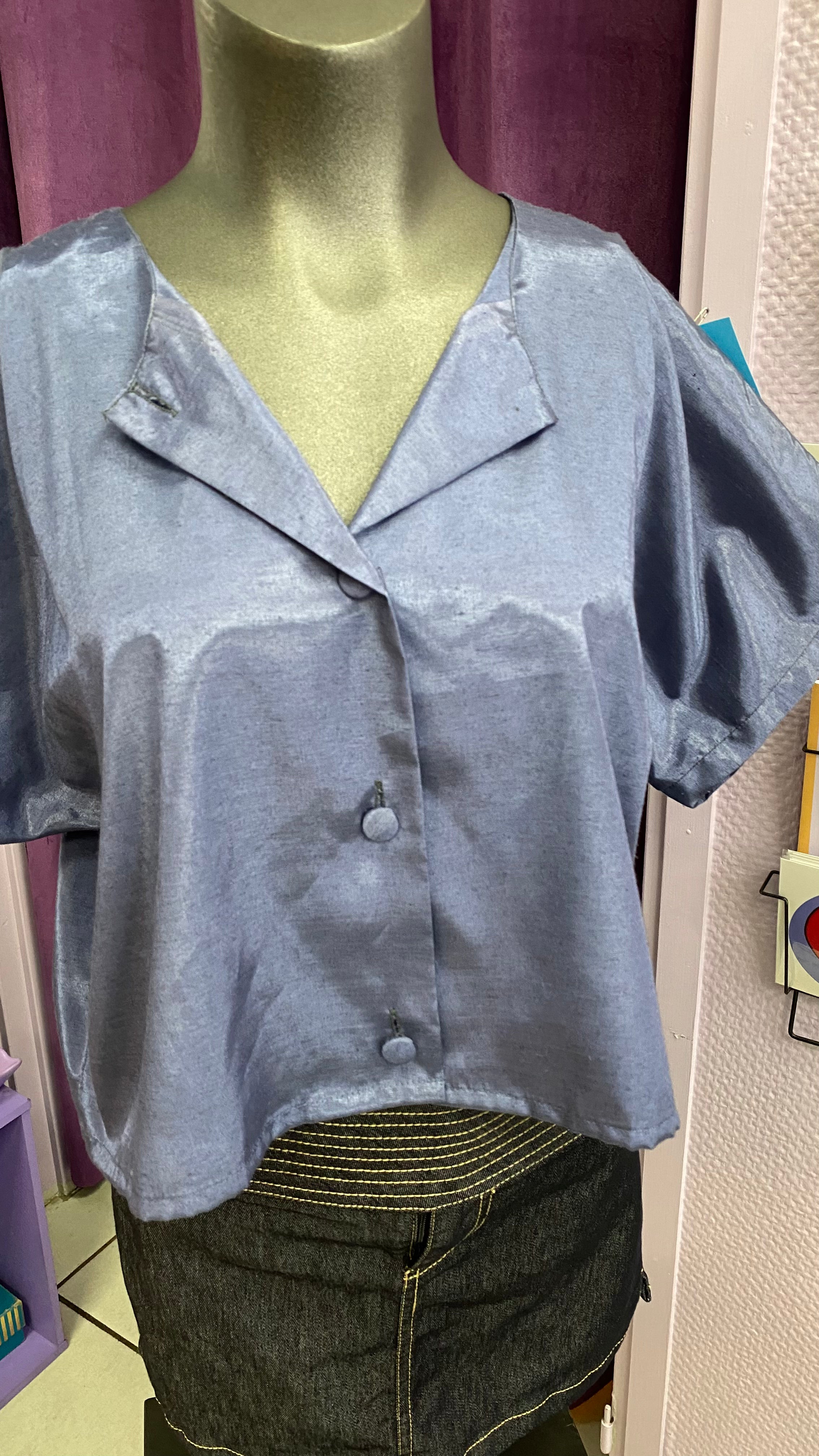 Cropped • T. 38 à 42 • Chemise crop top satinée violet bleue