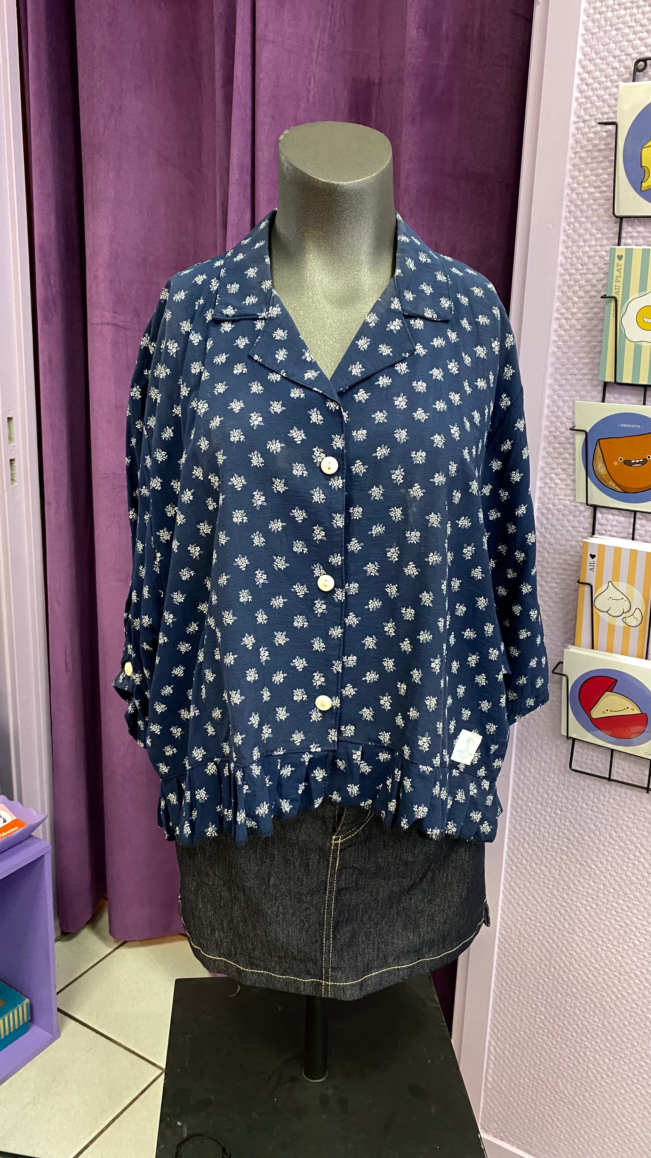 Froufrou • T. 42 à 48 • Chemise crop top bleu marine fleurie