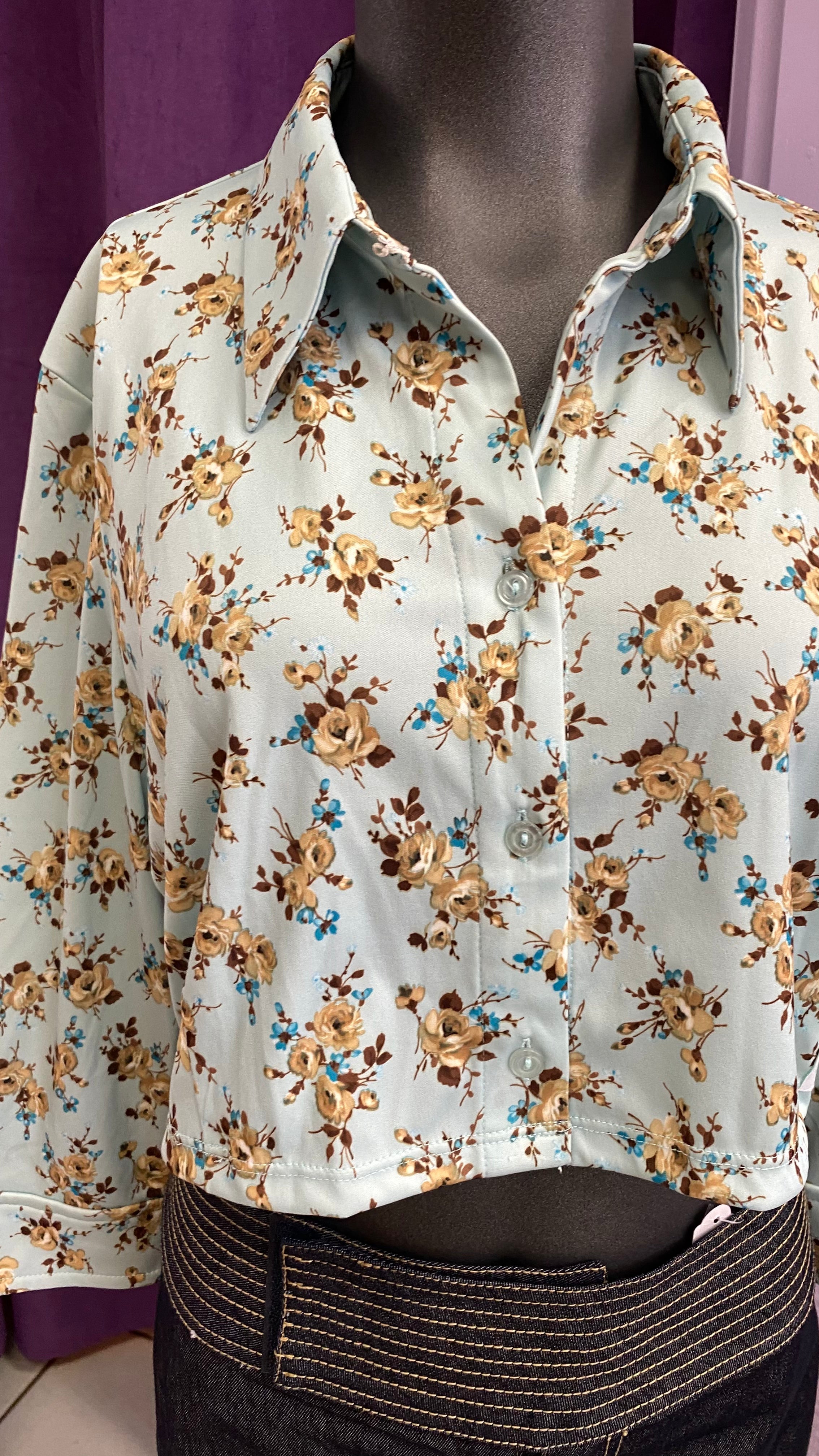 Cropped • T. 38 à 42 • Chemise bleu ciel à fleurs