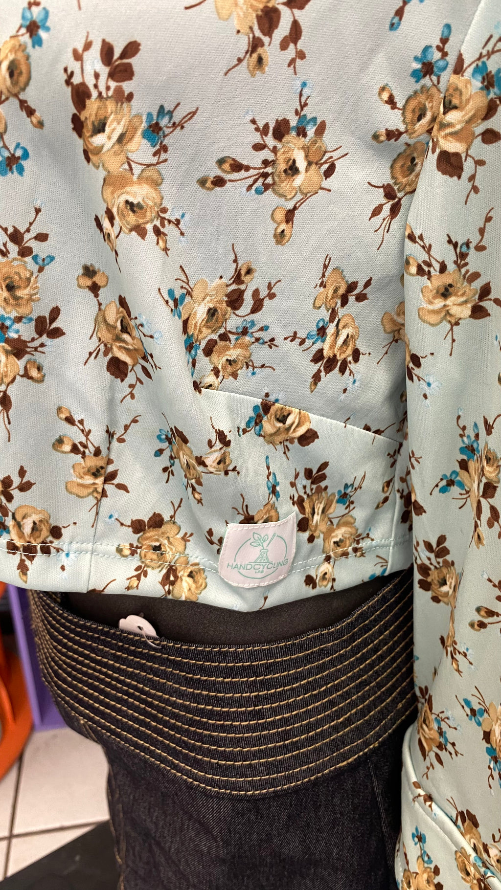 Cropped • T. 38 à 42 • Chemise bleu ciel à fleurs