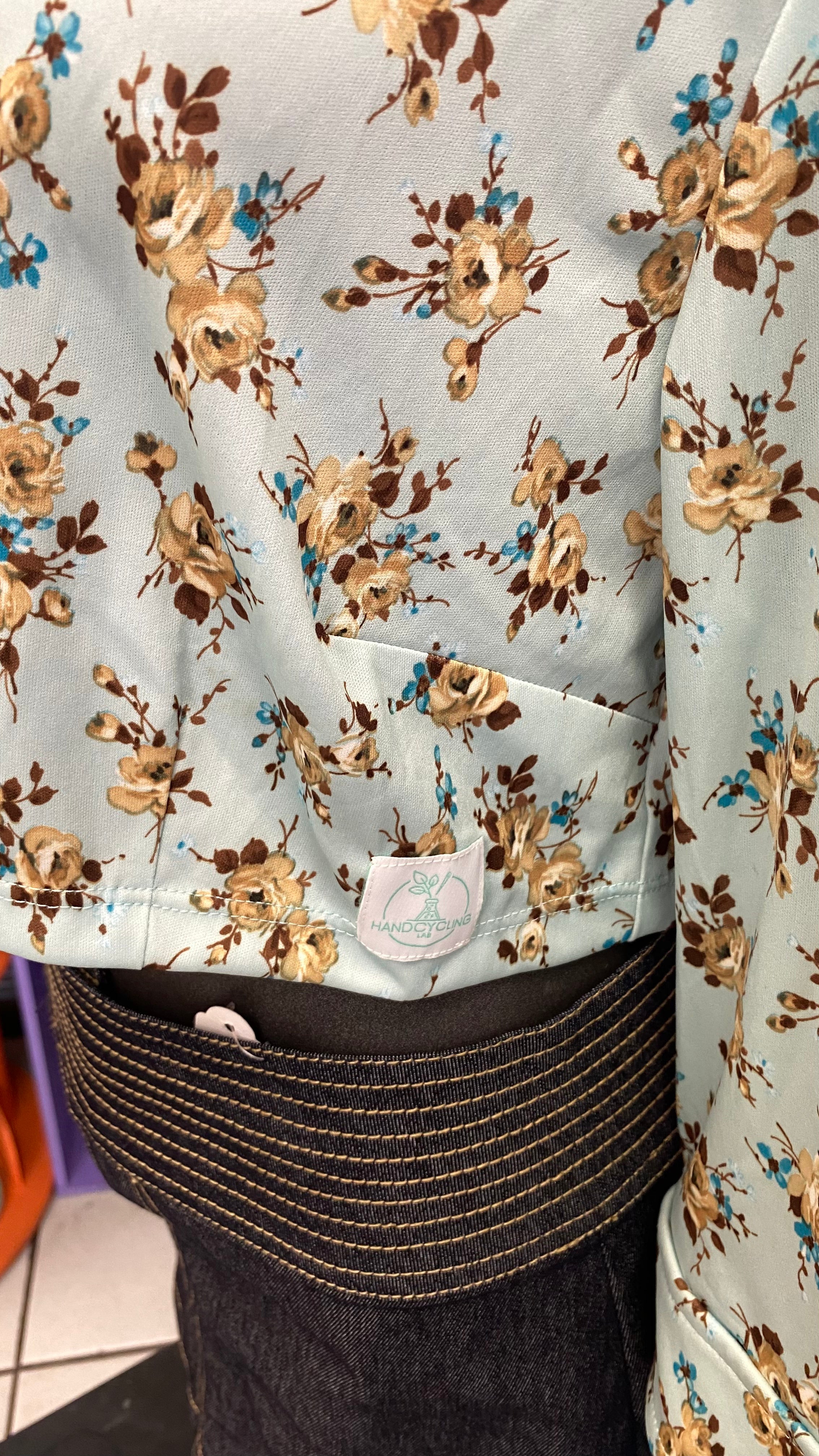 Cropped • T. 38 à 42 • Chemise bleu ciel à fleurs