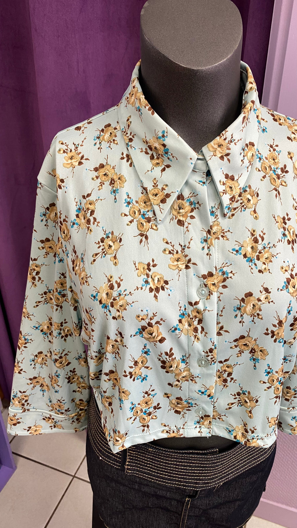 Cropped • T. 38 à 42 • Chemise bleu ciel à fleurs
