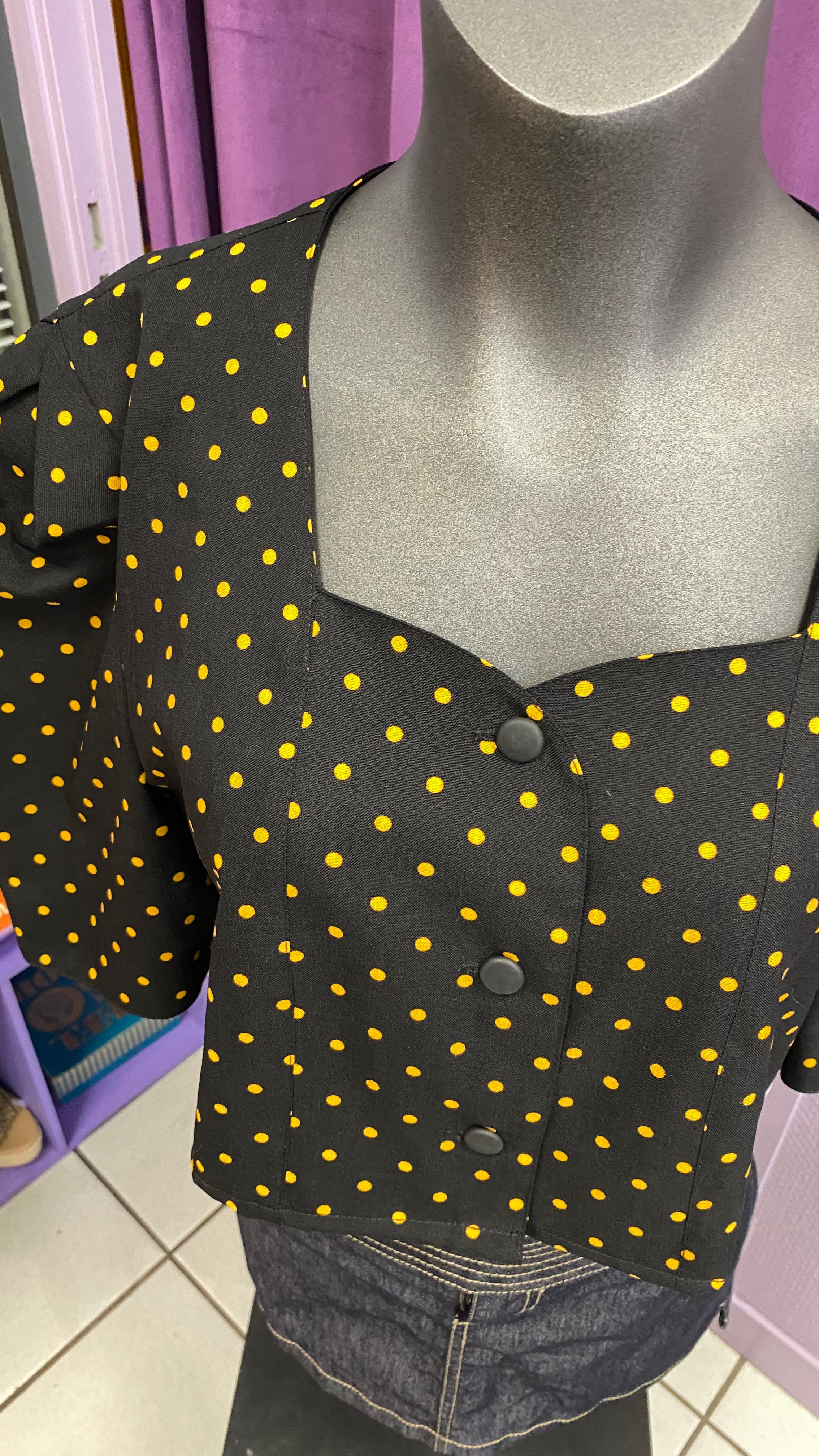 Cropped • T. 36 à 42 • Chemise crop top noir épaulettes pois jaunes