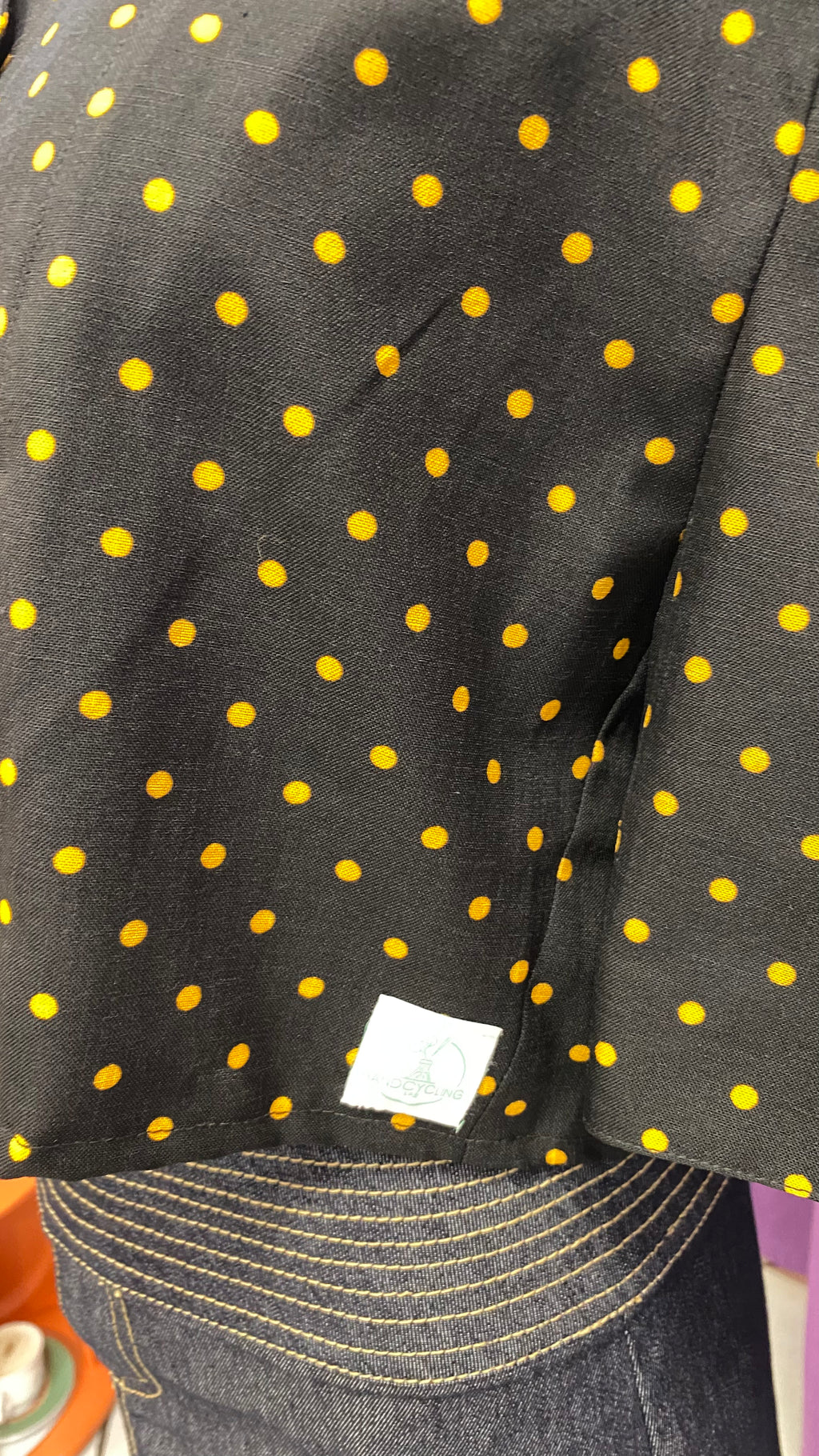 Cropped • T. 36 à 42 • Chemise crop top noir épaulettes pois jaunes