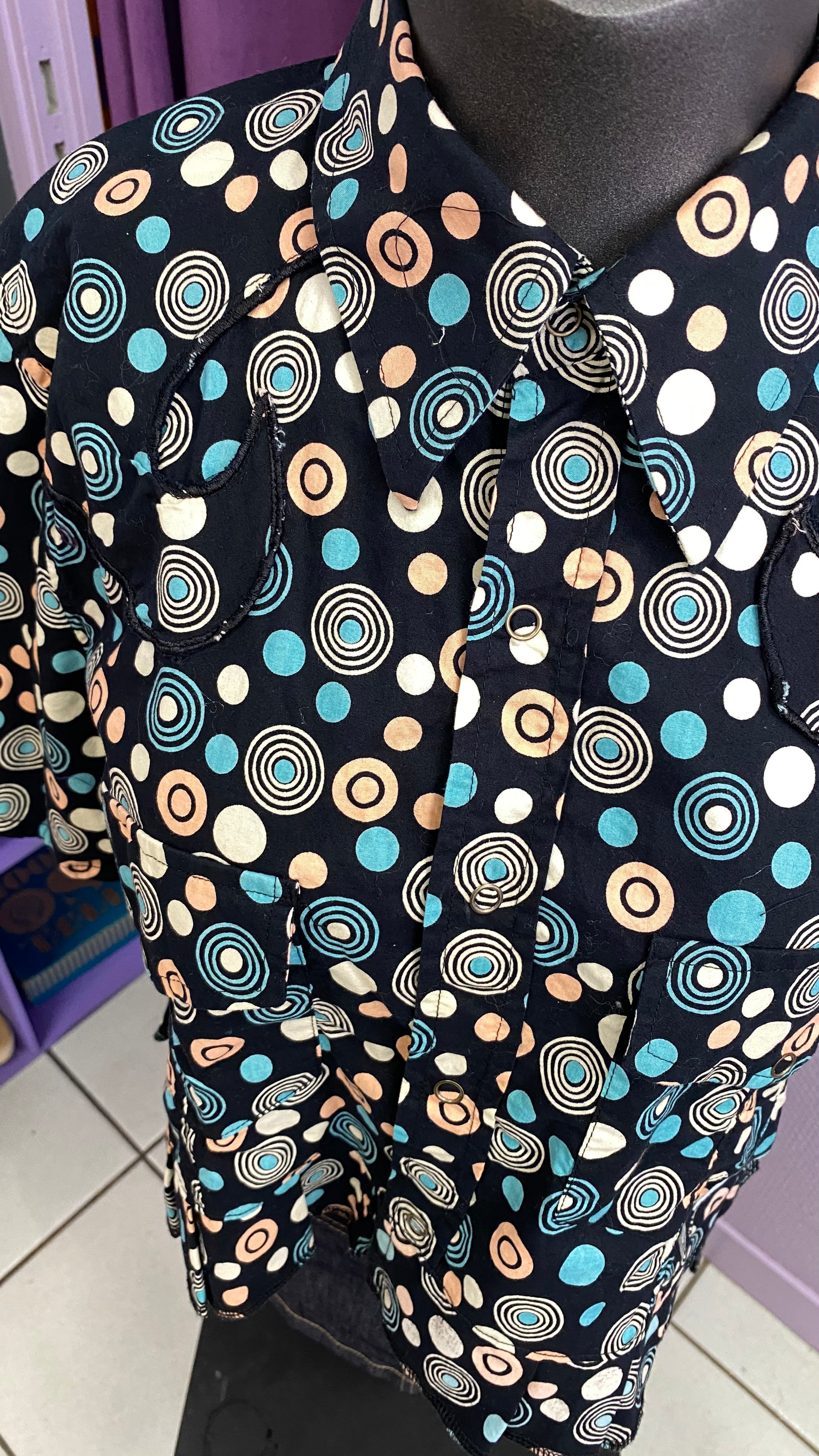 Froufrou • T. 36 à 40 • Chemise crop top noir motifs ronds