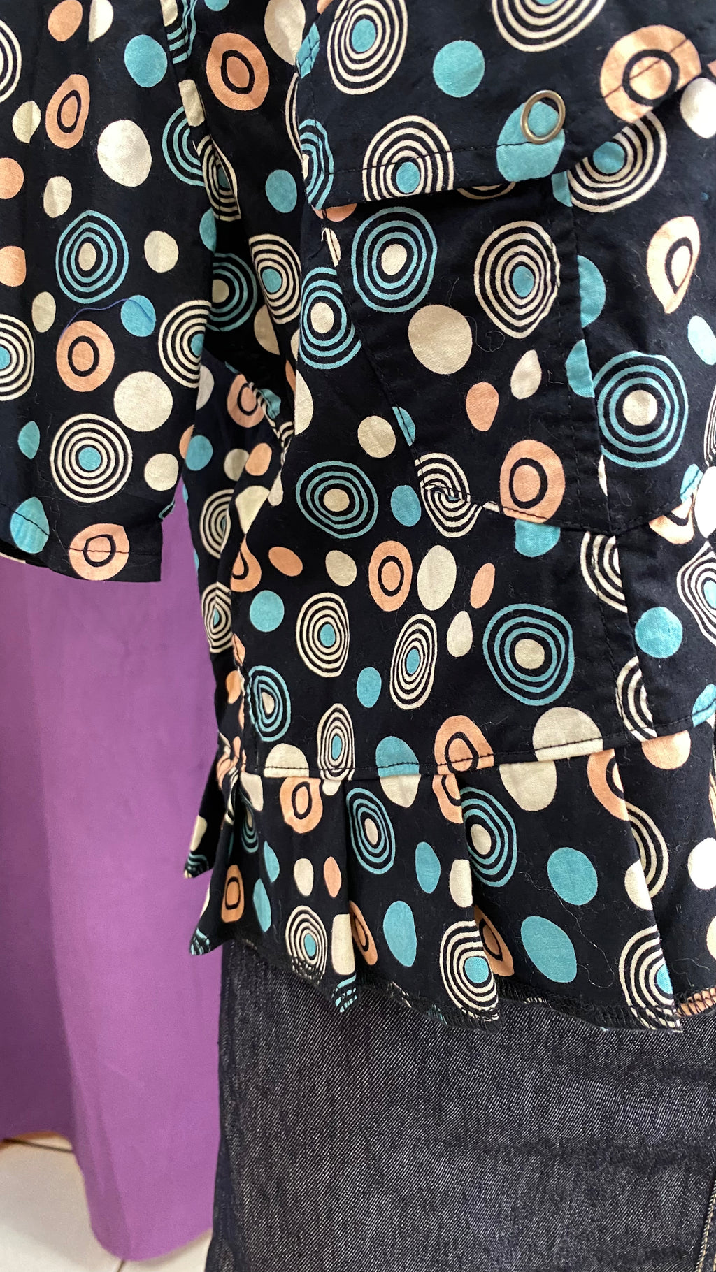 Froufrou • T. 36 à 40 • Chemise crop top noir motifs ronds