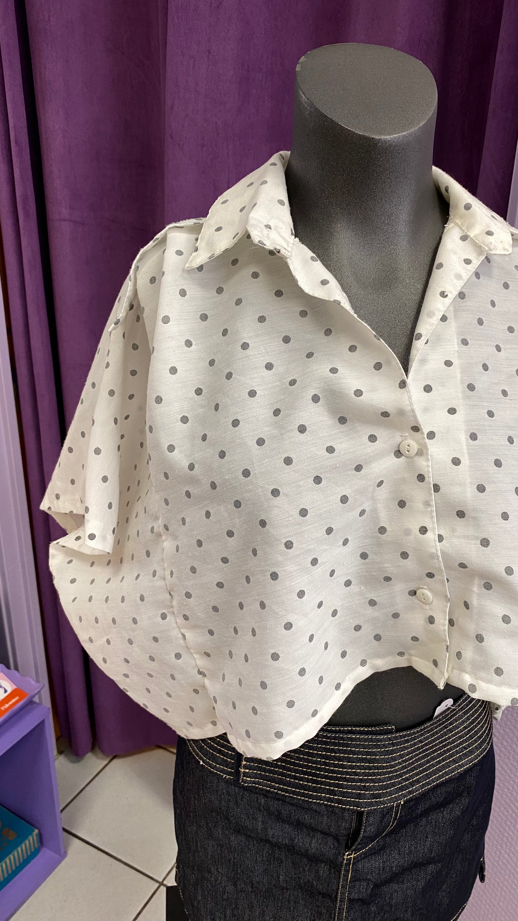 Cropped • T. 40 à 54 • Chemise crop top blanc à pois gris