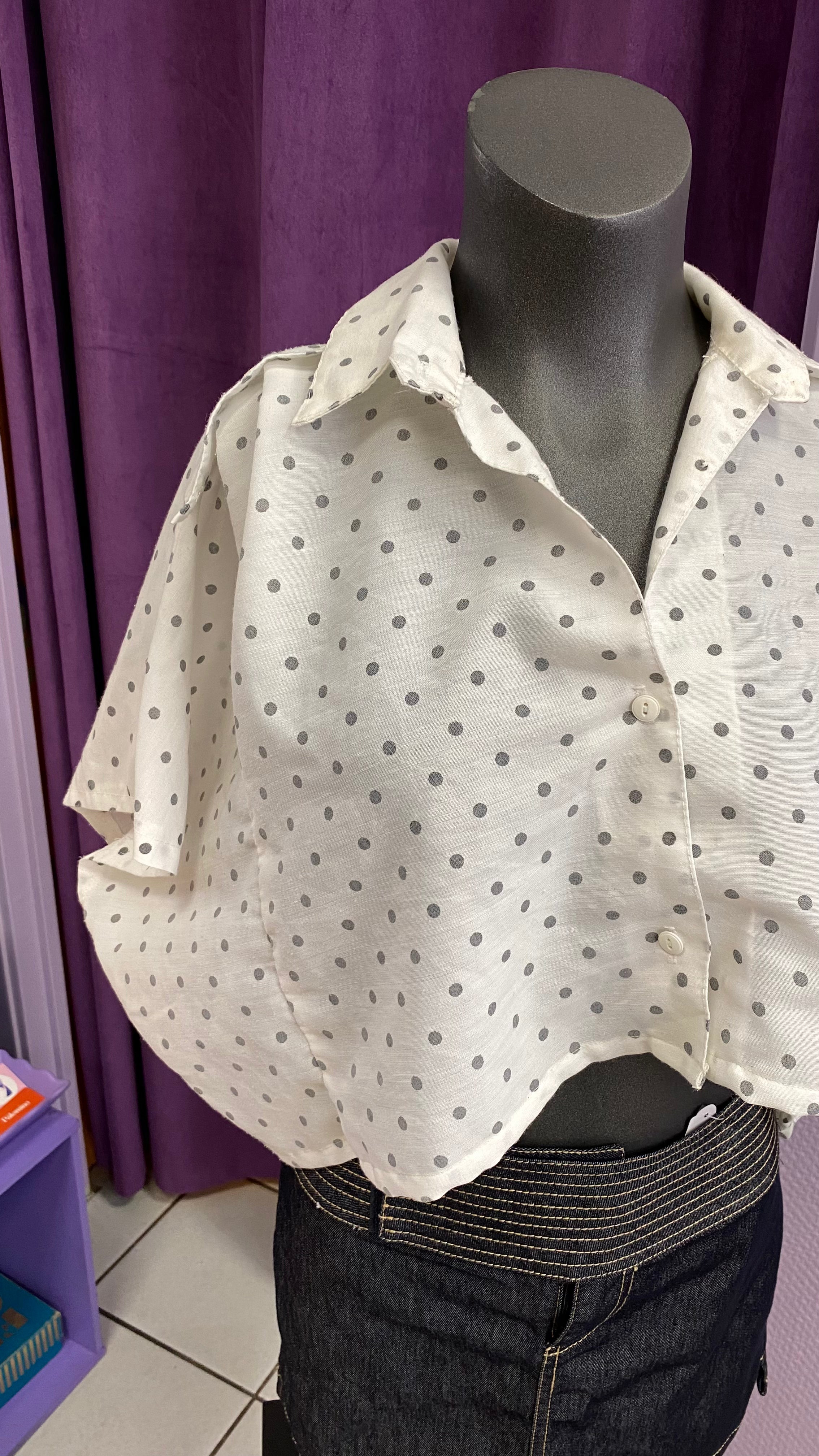 Cropped • T. 40 à 54 • Chemise crop top blanc à pois gris