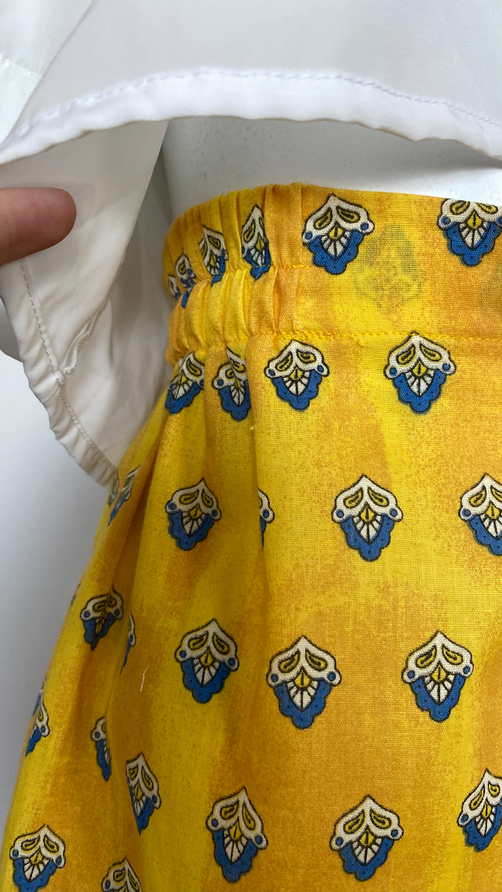 Short • T.S • Short upcyclé jaune motifs mouches provençales