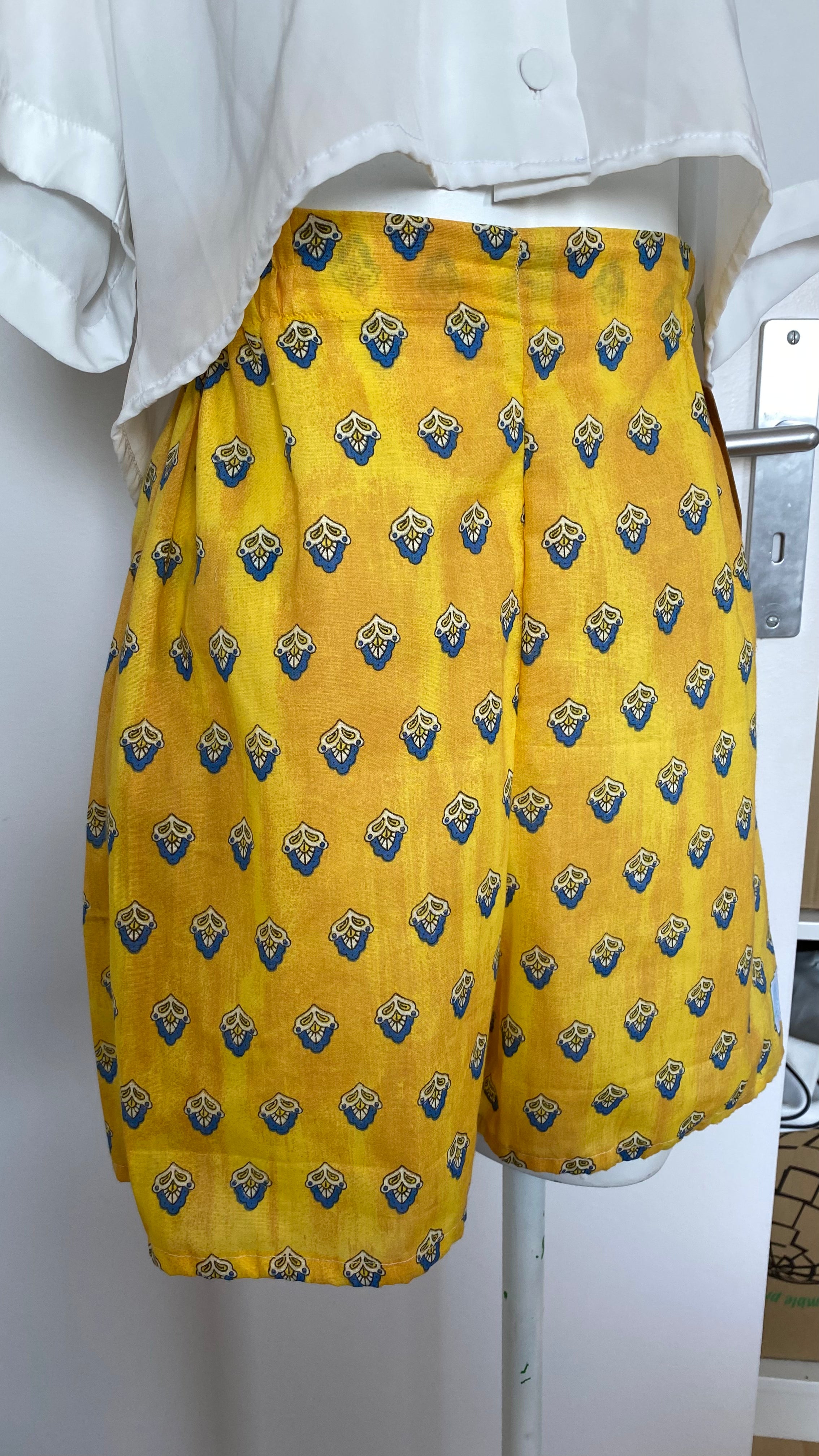 Short • T.S • Short upcyclé jaune motifs mouches provençales