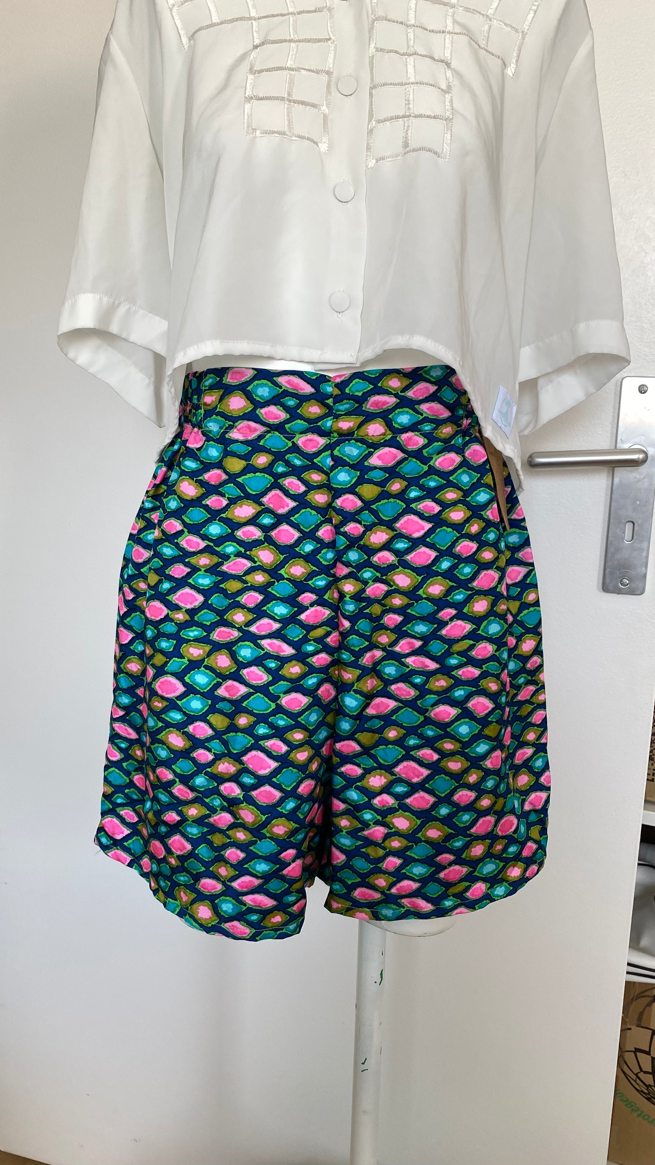 Short • Taille S • Short upcyclé marine à motifs