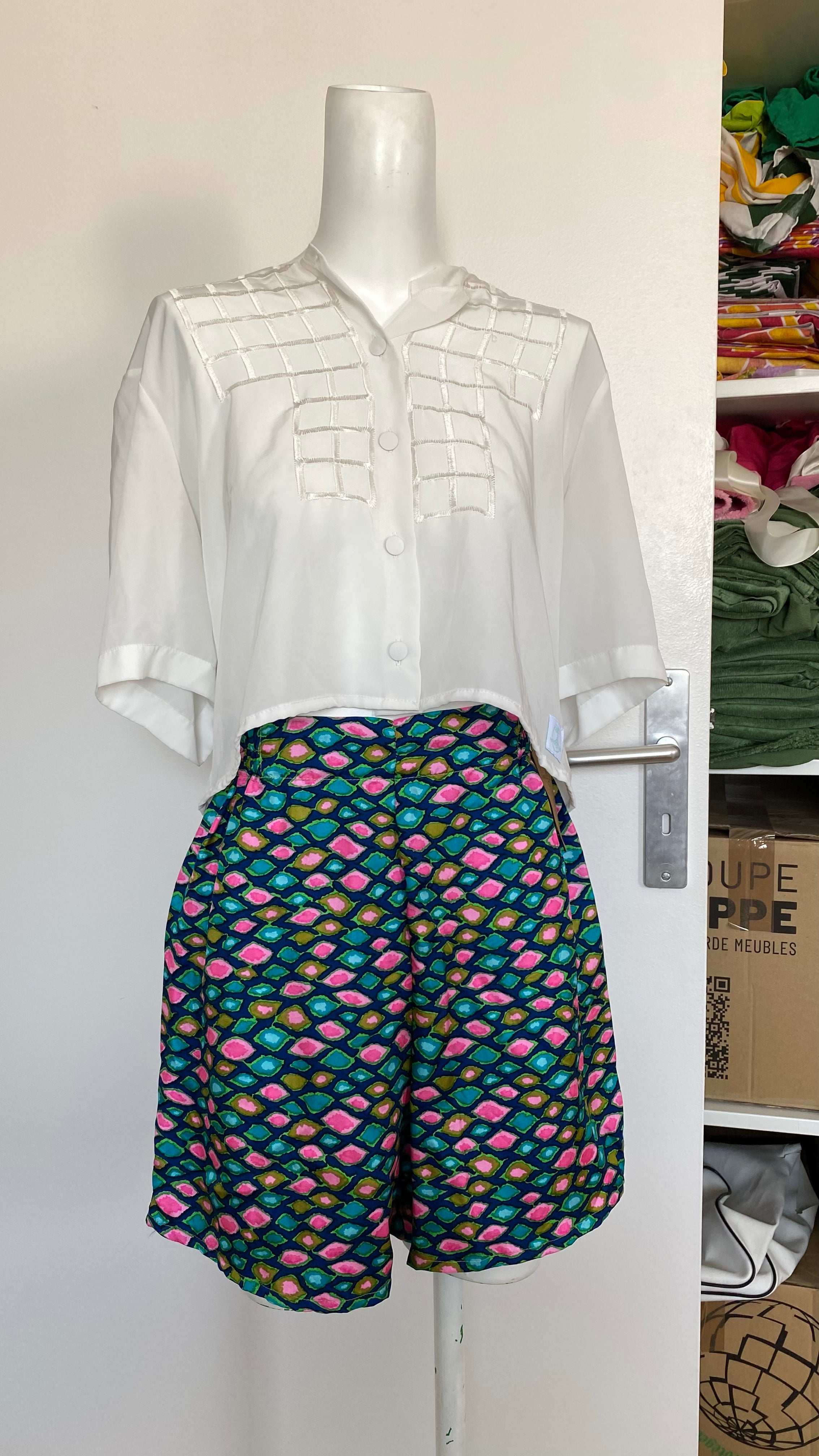 Short • Taille S • Short upcyclé marine à motifs