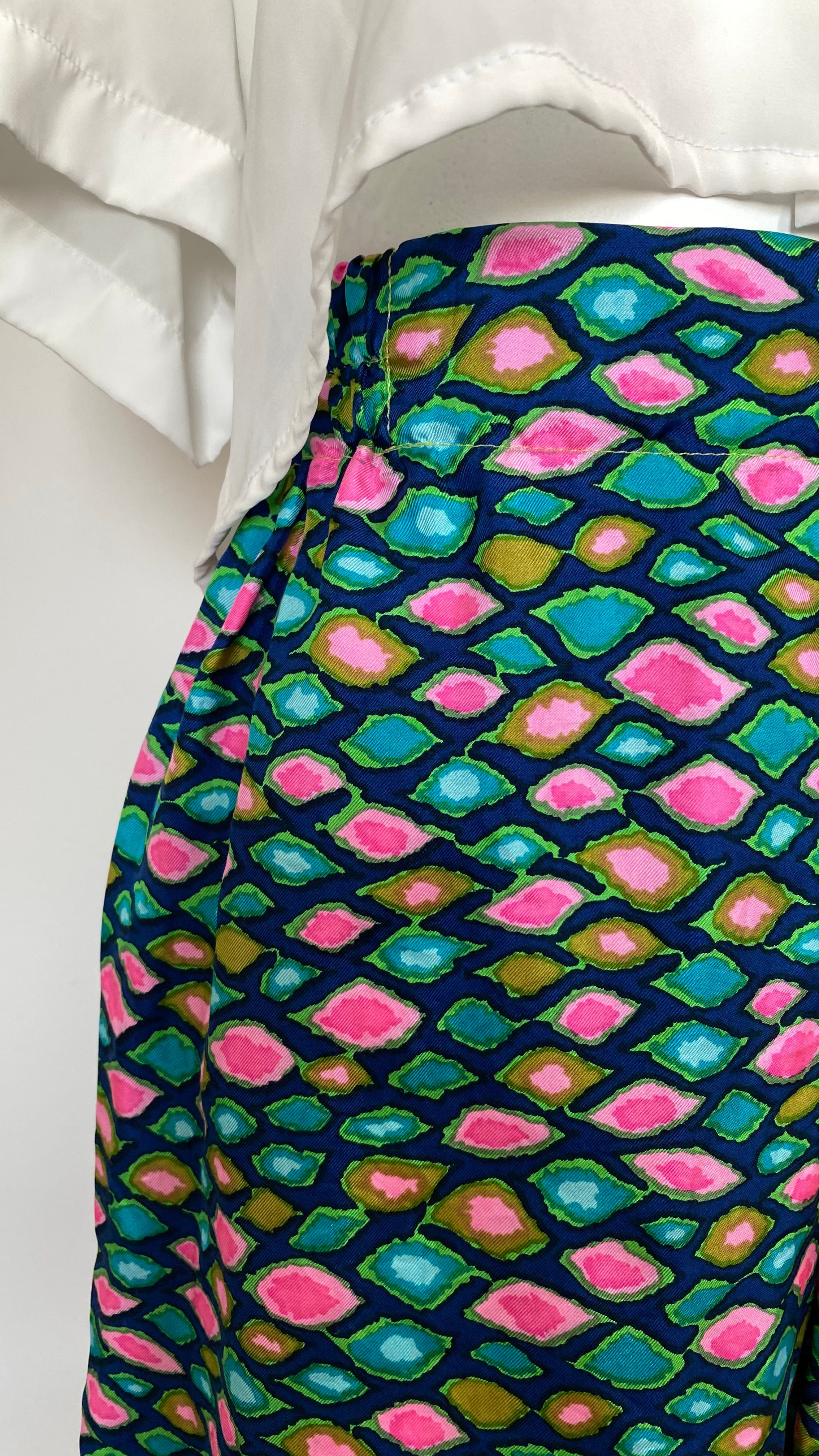 Short • Taille S • Short upcyclé marine à motifs