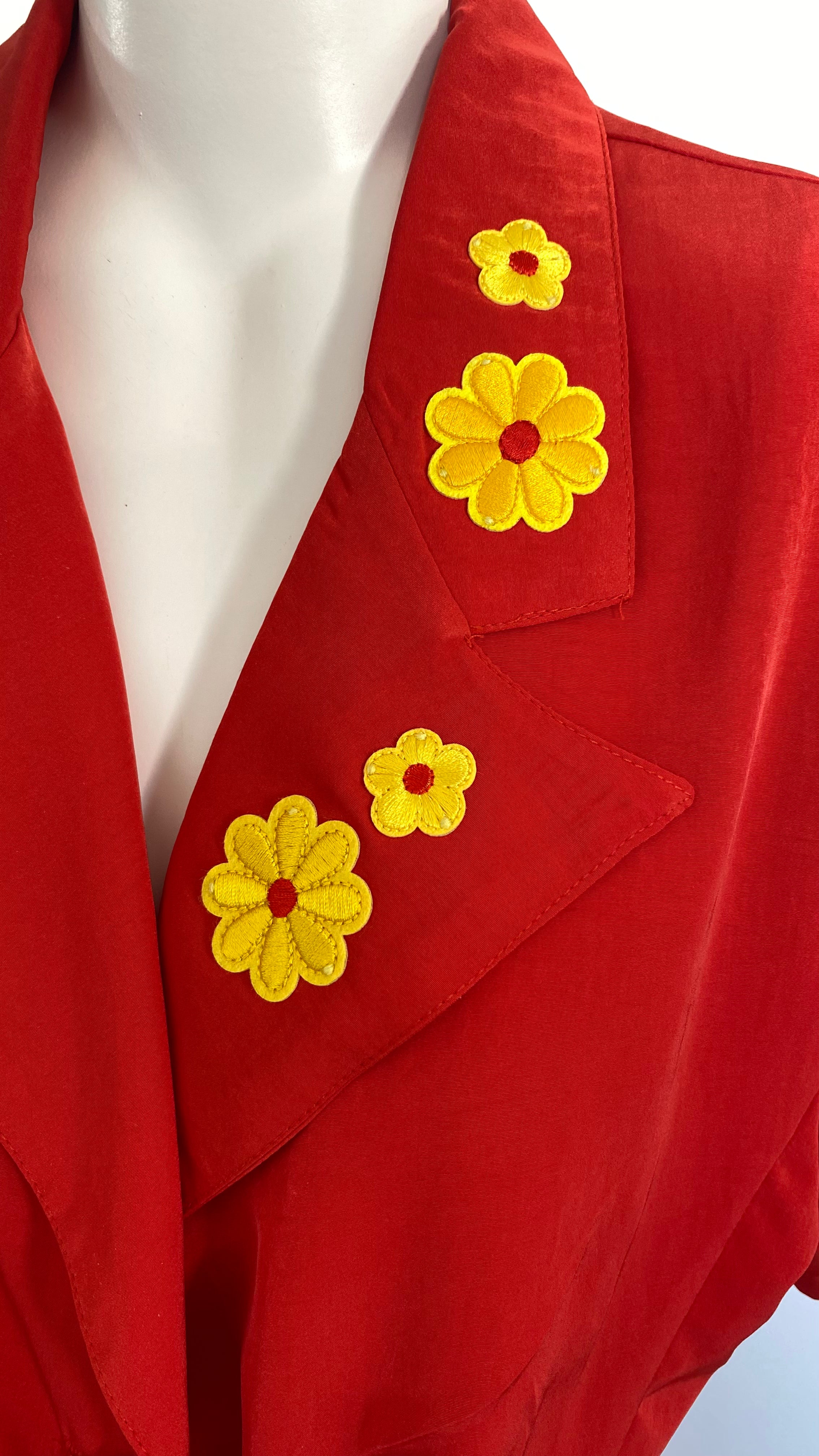 Cropped • T.34 à 36 • Chemise rouge à fleurs jaunes