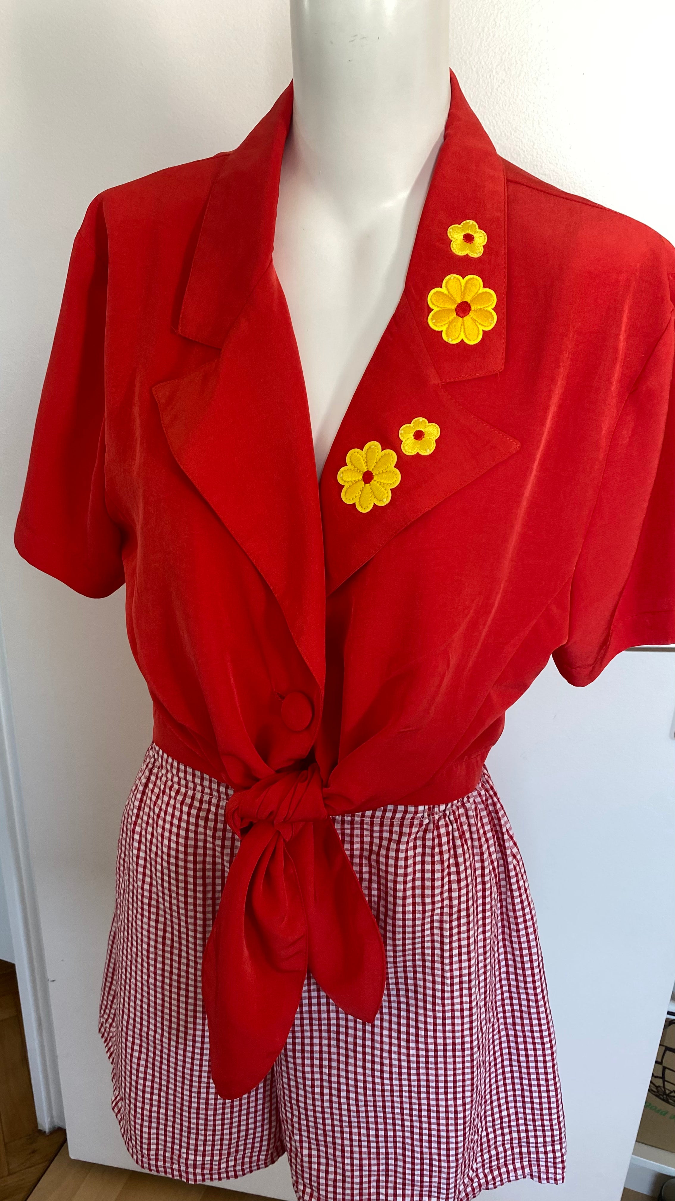 Cropped • T.34 à 36 • Chemise rouge à fleurs jaunes