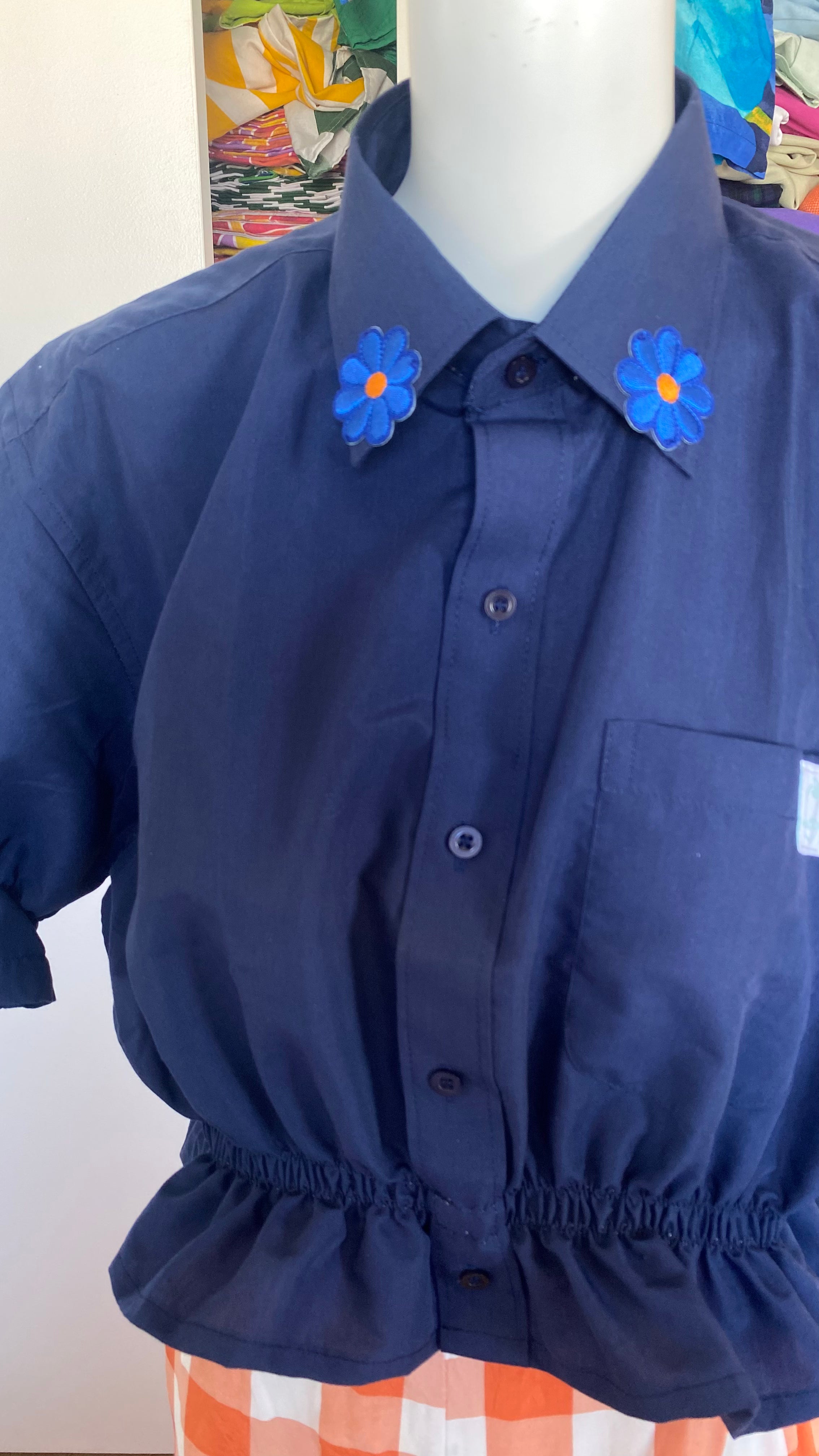 Intemporelle • T.32 à 36 • Chemise crop marine 2 fleurs