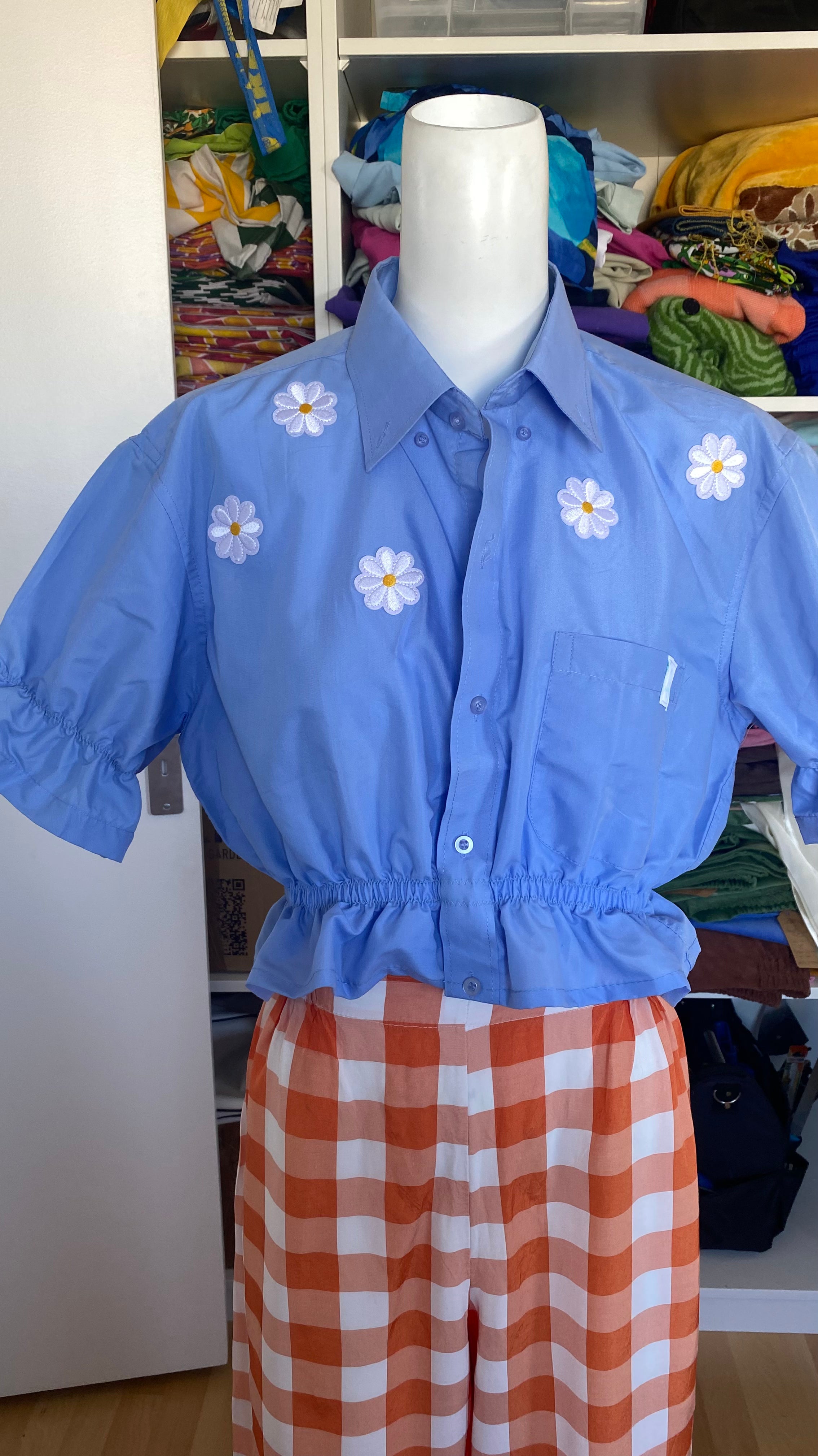 Intemporelle • T.32 à 36 • Chemise crop bleu ciel à fleurs