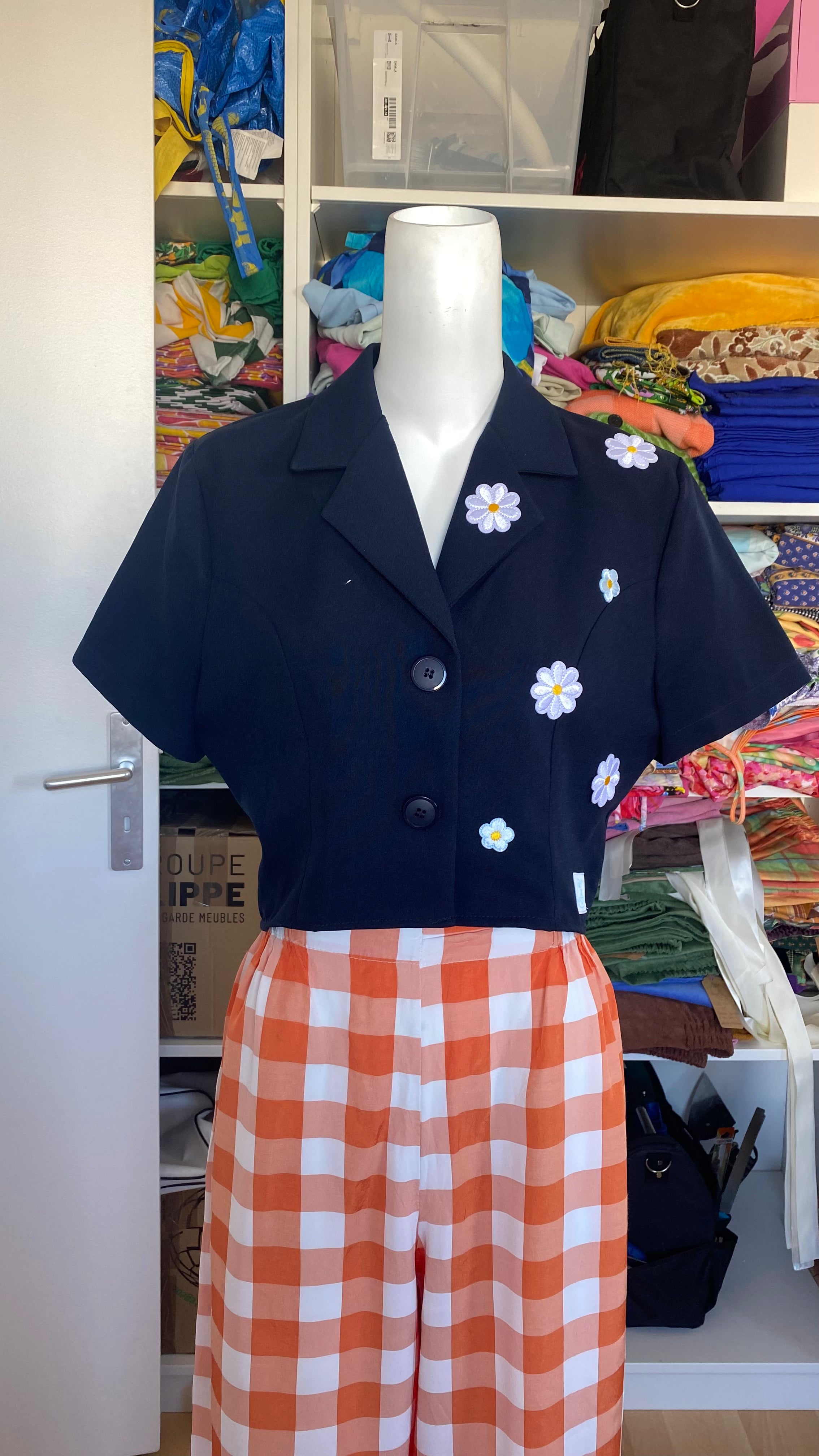 Cropped • T. 34 à 36 • Chemise marine à fleurs blanches