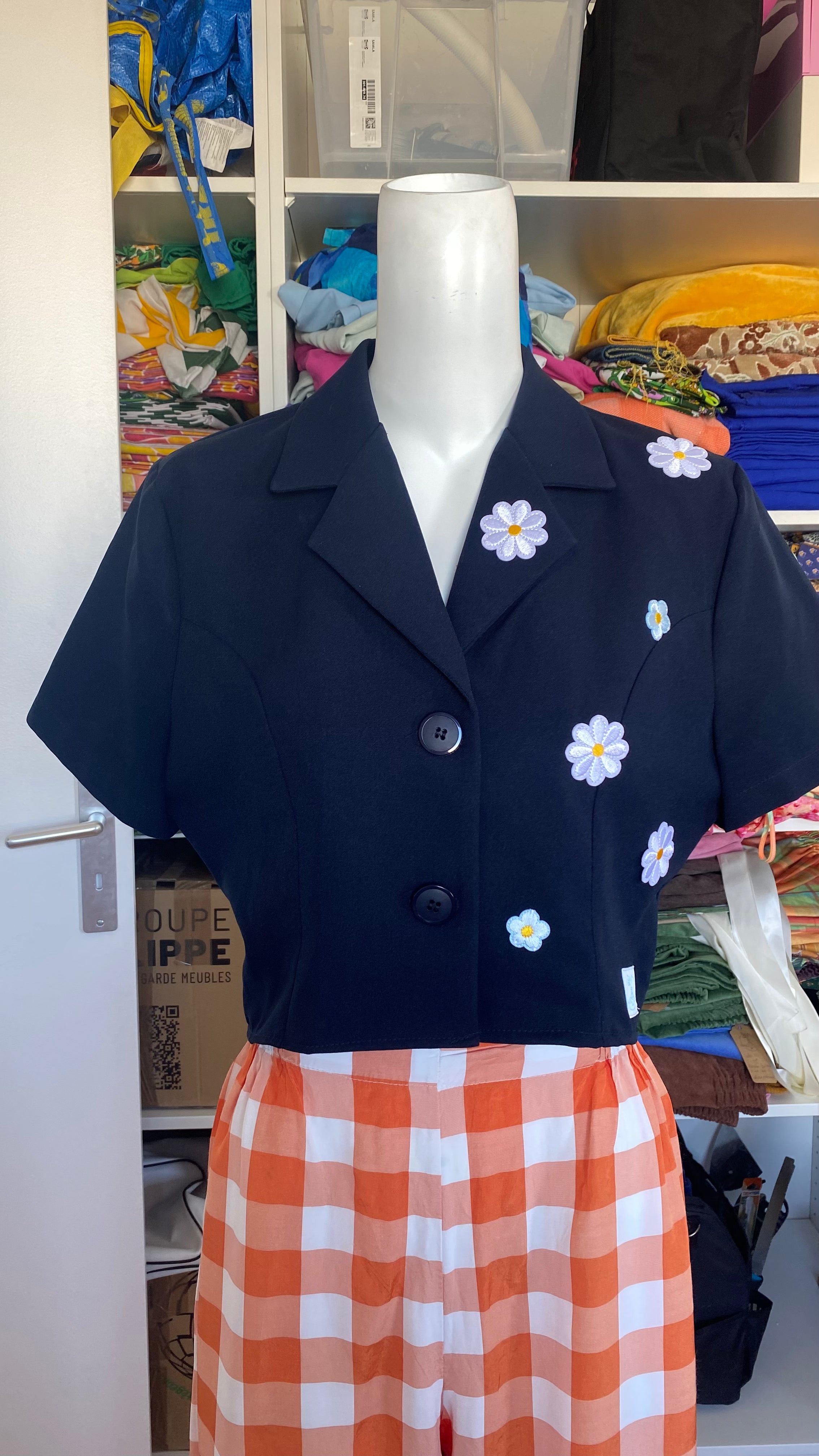 Cropped • T. 34 à 36 • Chemise marine à fleurs blanches