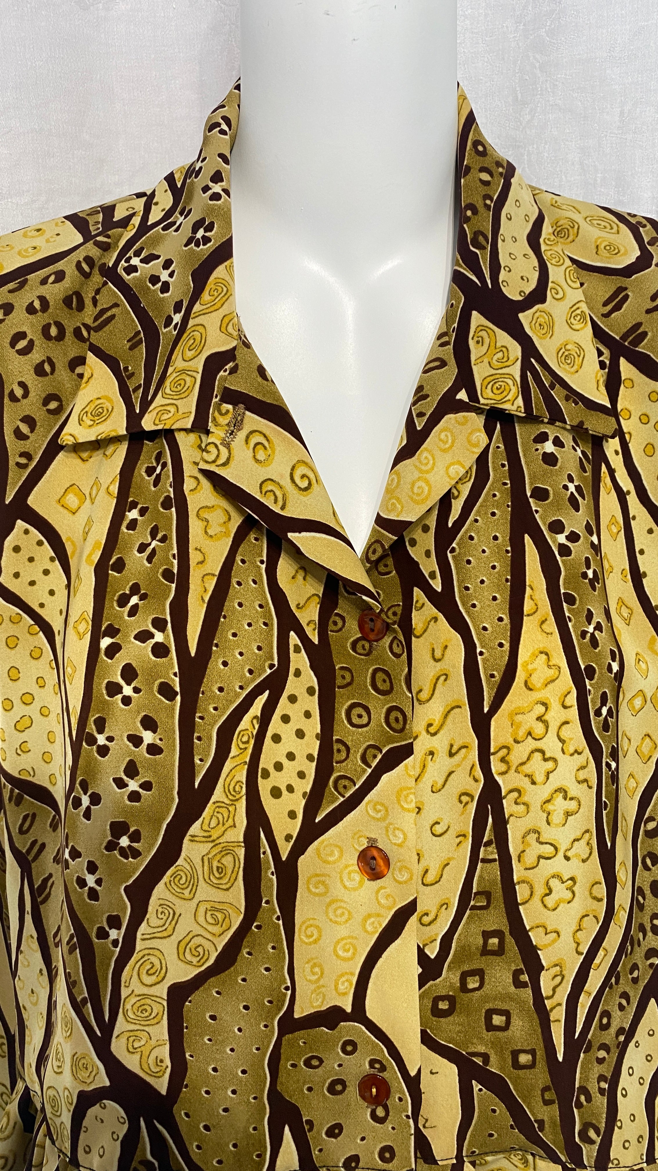 Chemise froufrou • T. 36 à 44 • Chemise courte manches longues motifs marron et jaune