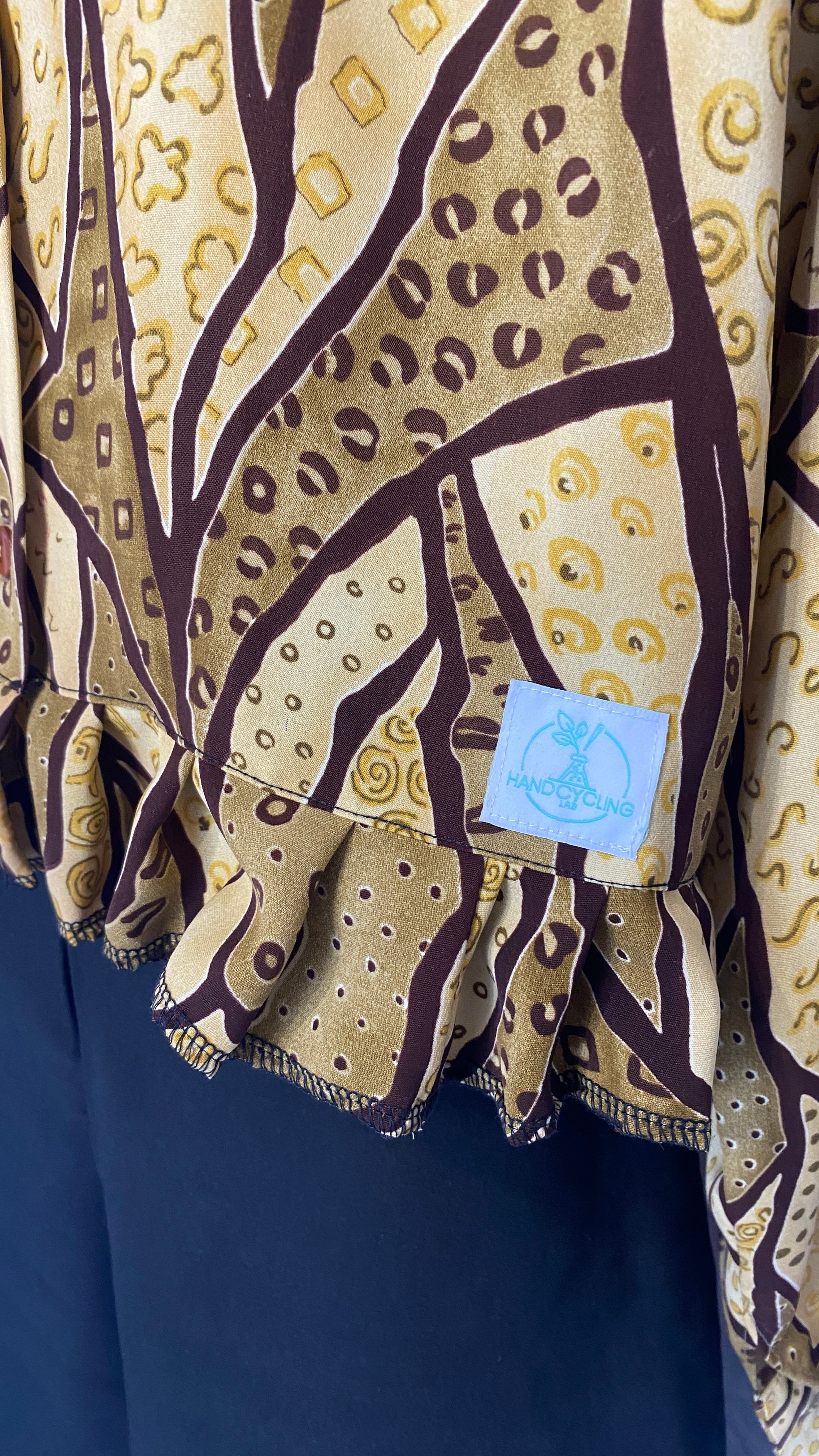 Chemise froufrou • T. 36 à 44 • Chemise courte manches longues motifs marron et jaune