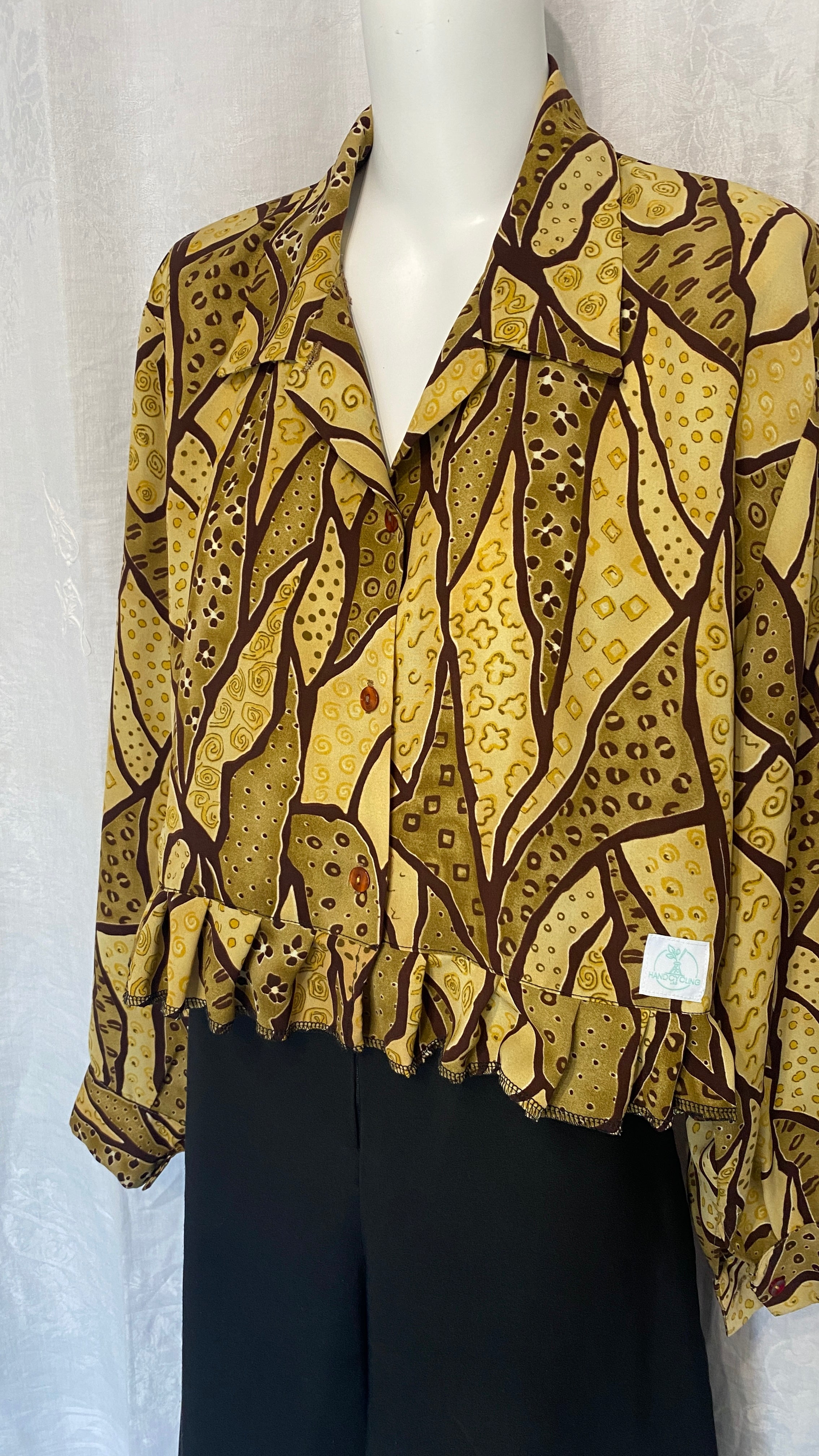 Chemise froufrou • T. 36 à 44 • Chemise courte manches longues motifs marron et jaune