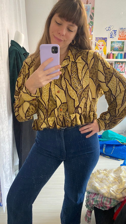 Chemise froufrou • T. 36 à 44 • Chemise courte manches longues motifs marron et jaune