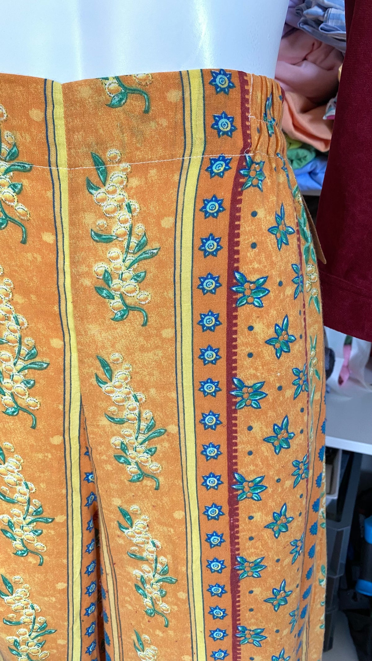 Pants • Taille XS/S, M, L & XL • Pantalon upcyclé orange à motifs