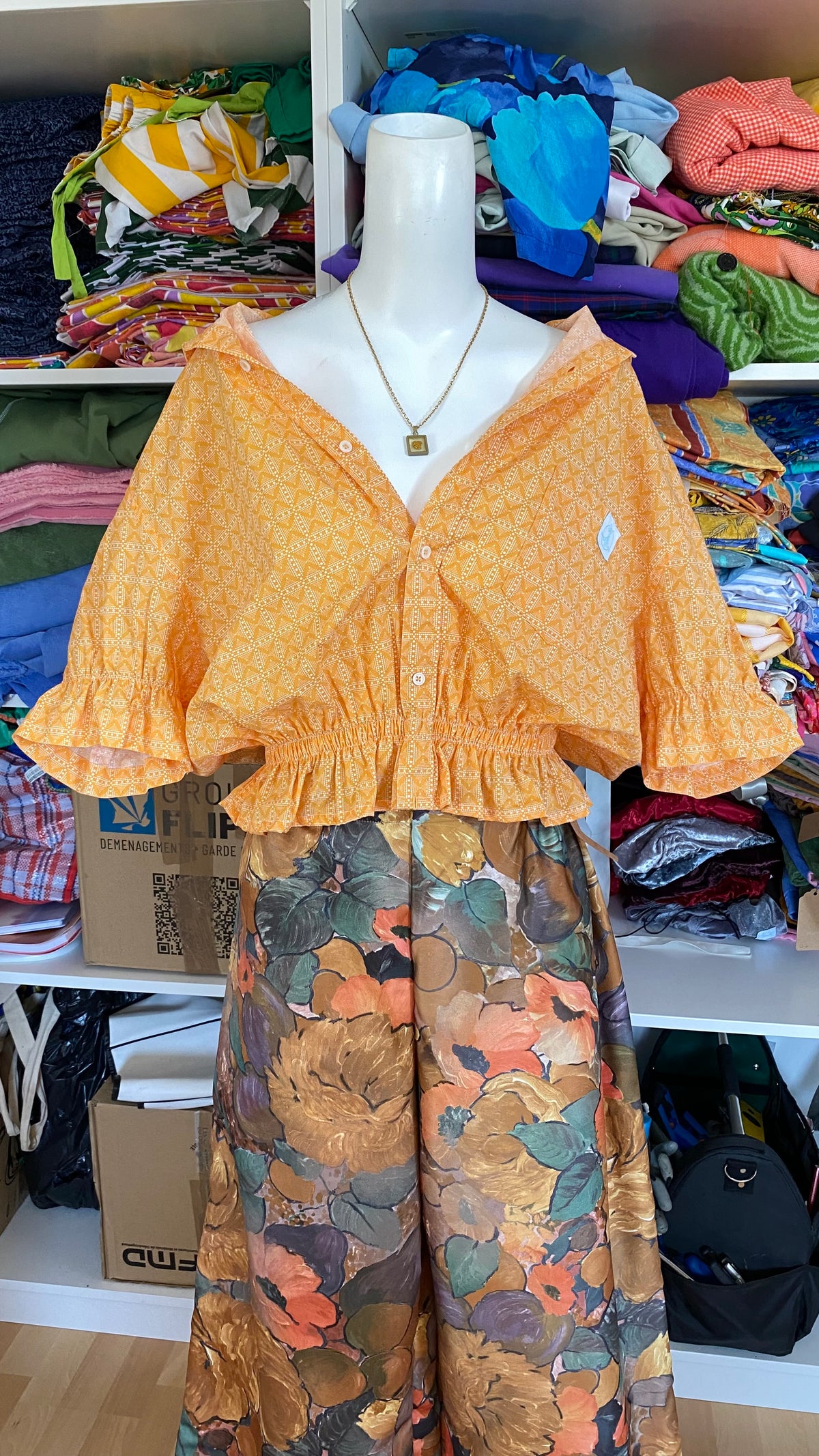 Intemporelle • T. 38 à 42 • Chemise crop orange à motifs