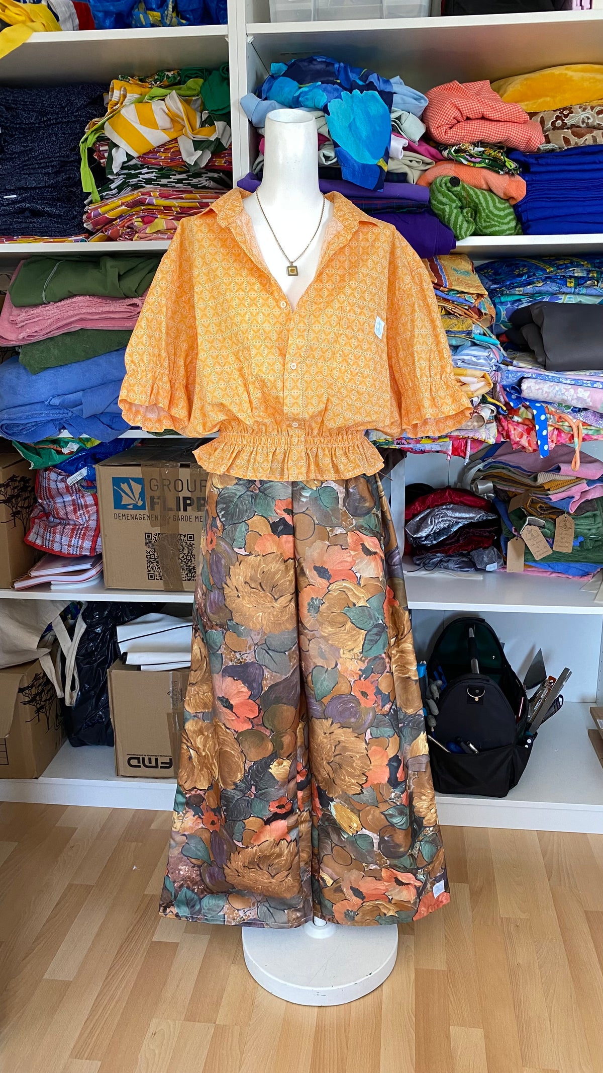 Intemporelle • T. 38 à 42 • Chemise crop orange à motifs