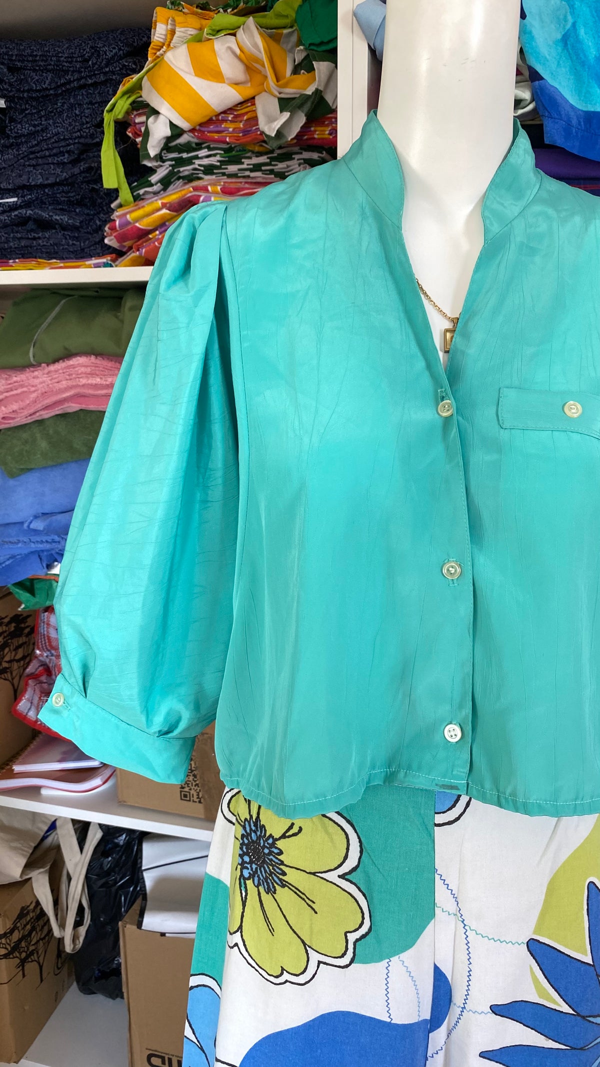Cropped • T. 36 à 42 • Chemise vert d'eau satinée