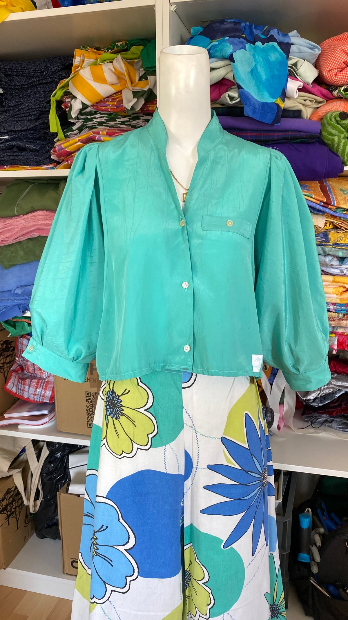 Cropped • T. 36 à 42 • Chemise vert d'eau satinée