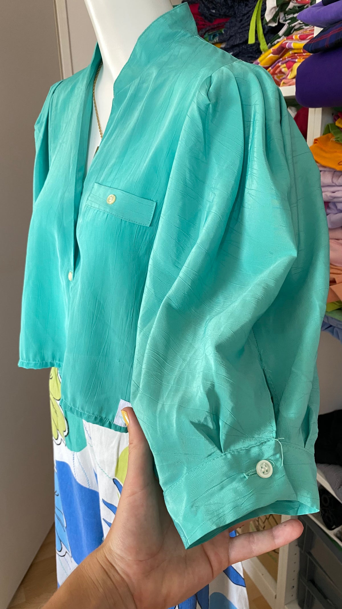 Cropped • T. 36 à 42 • Chemise vert d'eau satinée