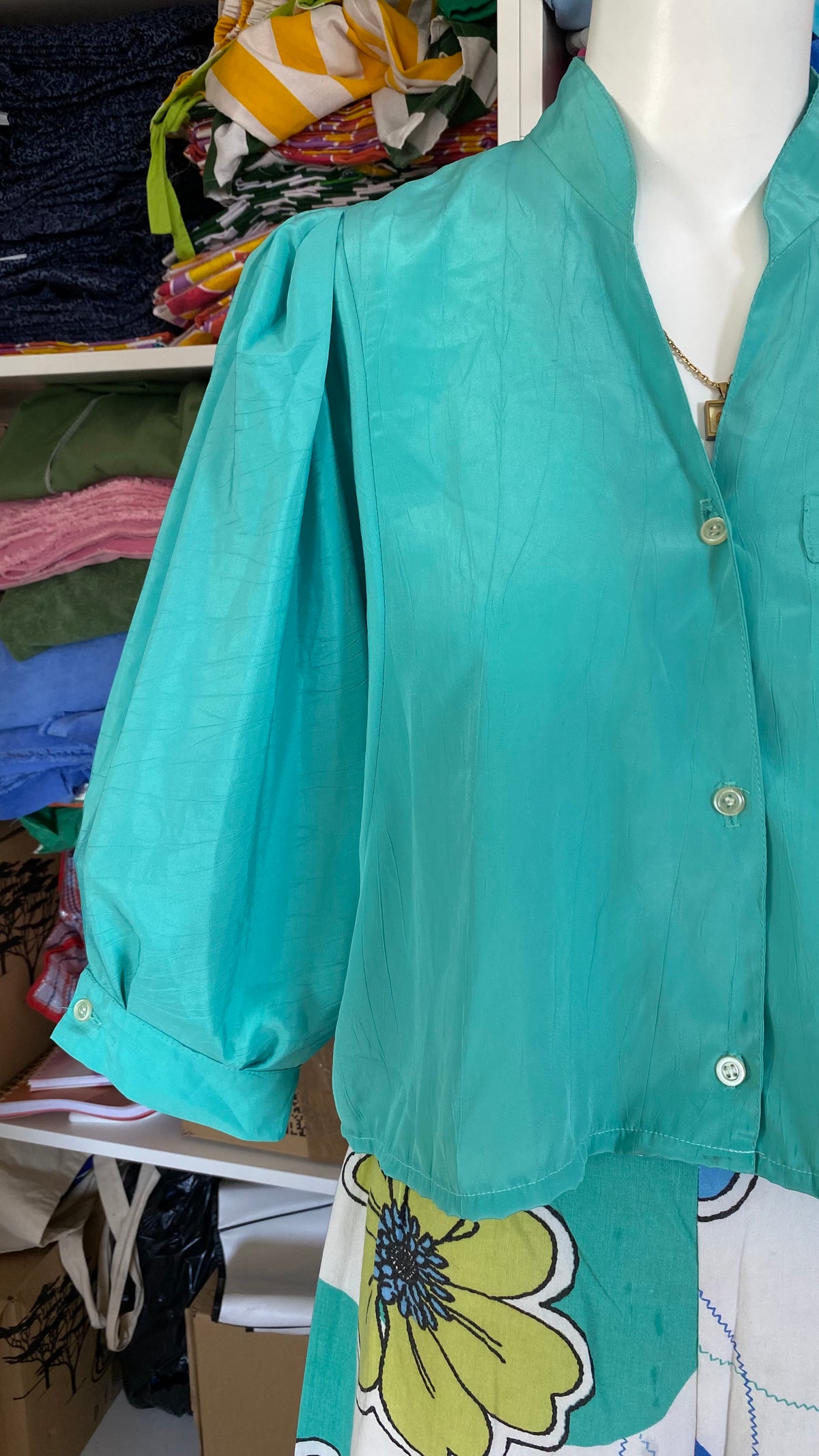 Cropped • T. 36 à 42 • Chemise vert d'eau satinée