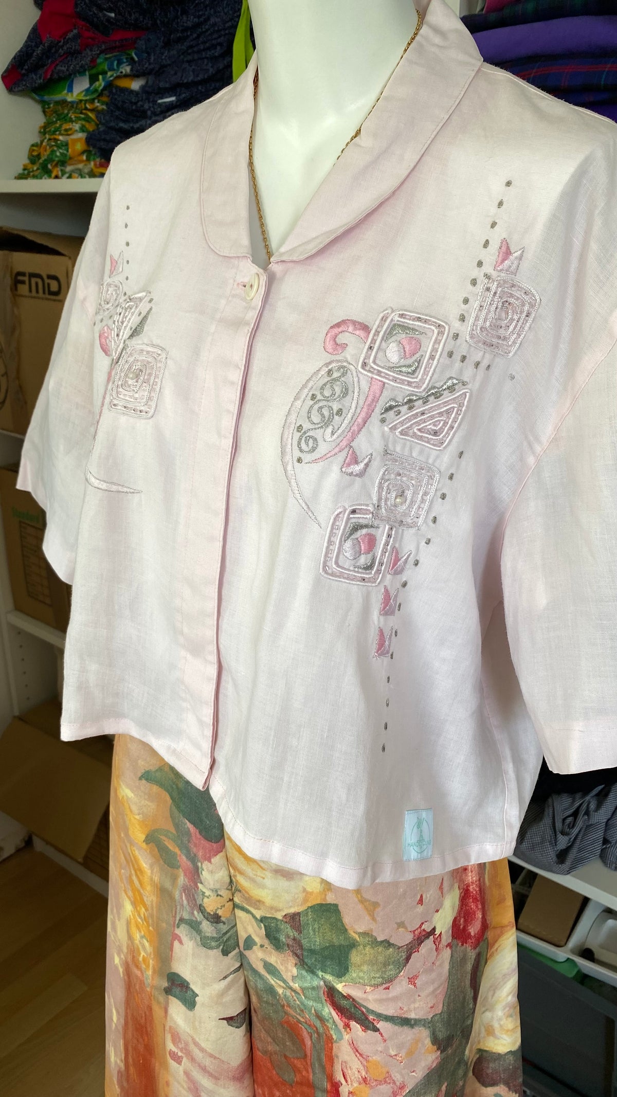 Cropped • T. 40 à 44 • Chemise rose pastel brodée