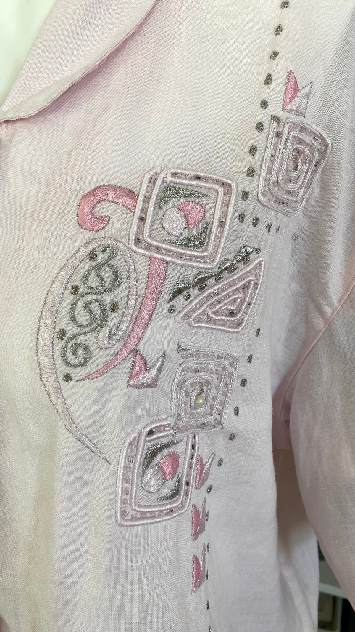 Cropped • T. 40 à 44 • Chemise rose pastel brodée