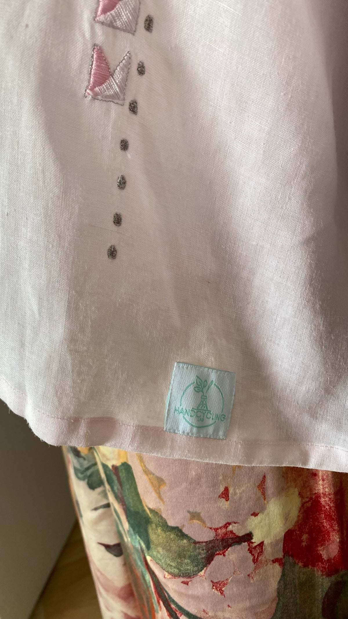 Cropped • T. 40 à 44 • Chemise rose pastel brodée