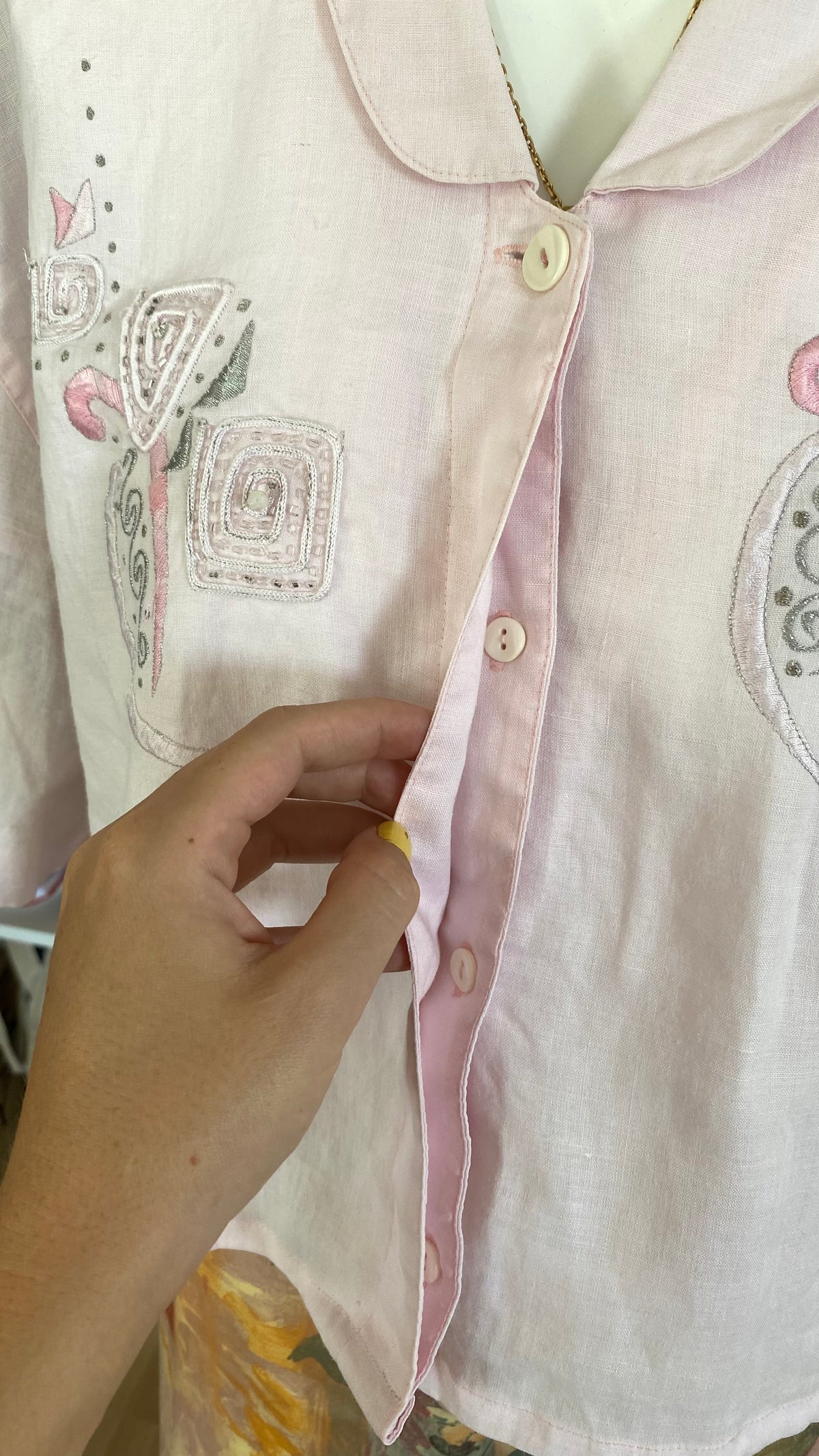 Cropped • T. 40 à 44 • Chemise rose pastel brodée
