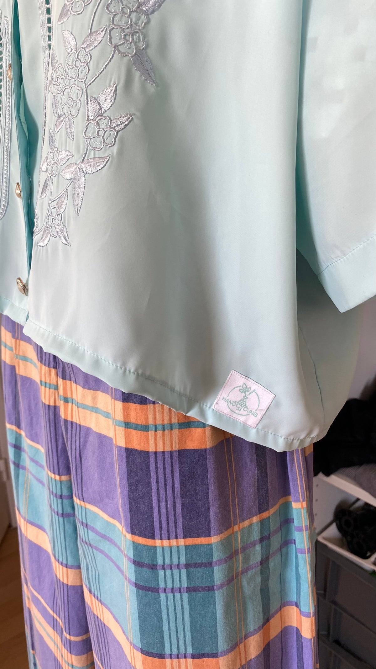 Cropped • T. 42 à 50 • Chemise bleu ciel brodée