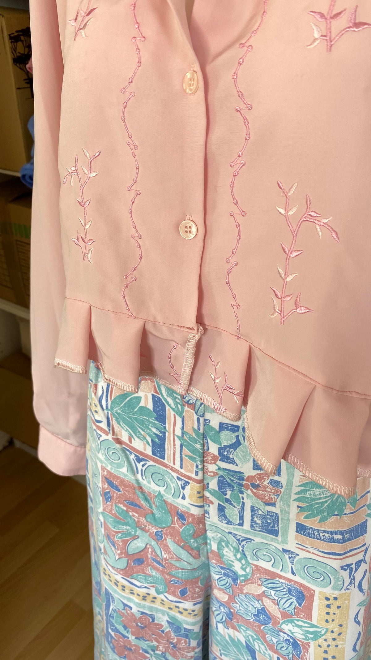 Froufrou • T.38 à 42 • Chemise crop top rose pastel brodée