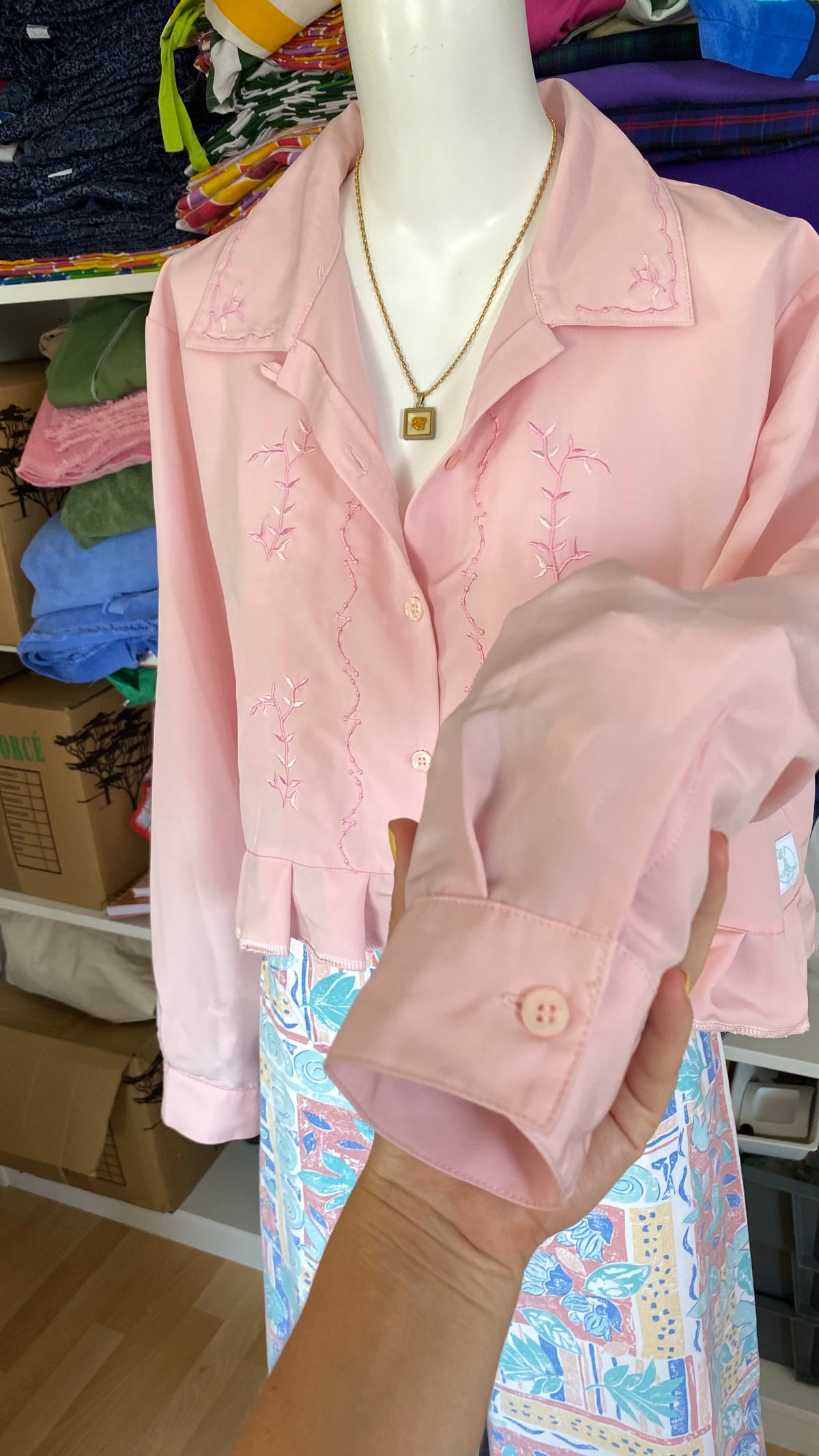 Froufrou • T.38 à 42 • Chemise crop top rose pastel brodée