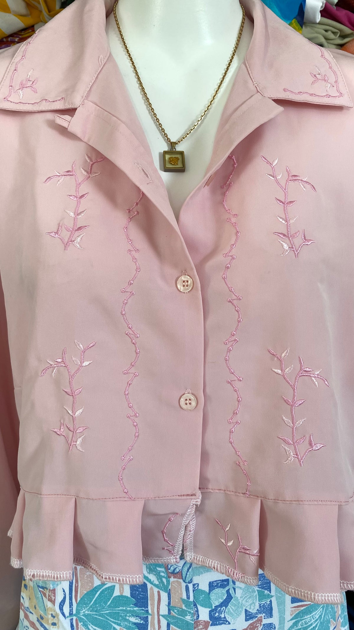 Froufrou • T.38 à 42 • Chemise crop top rose pastel brodée