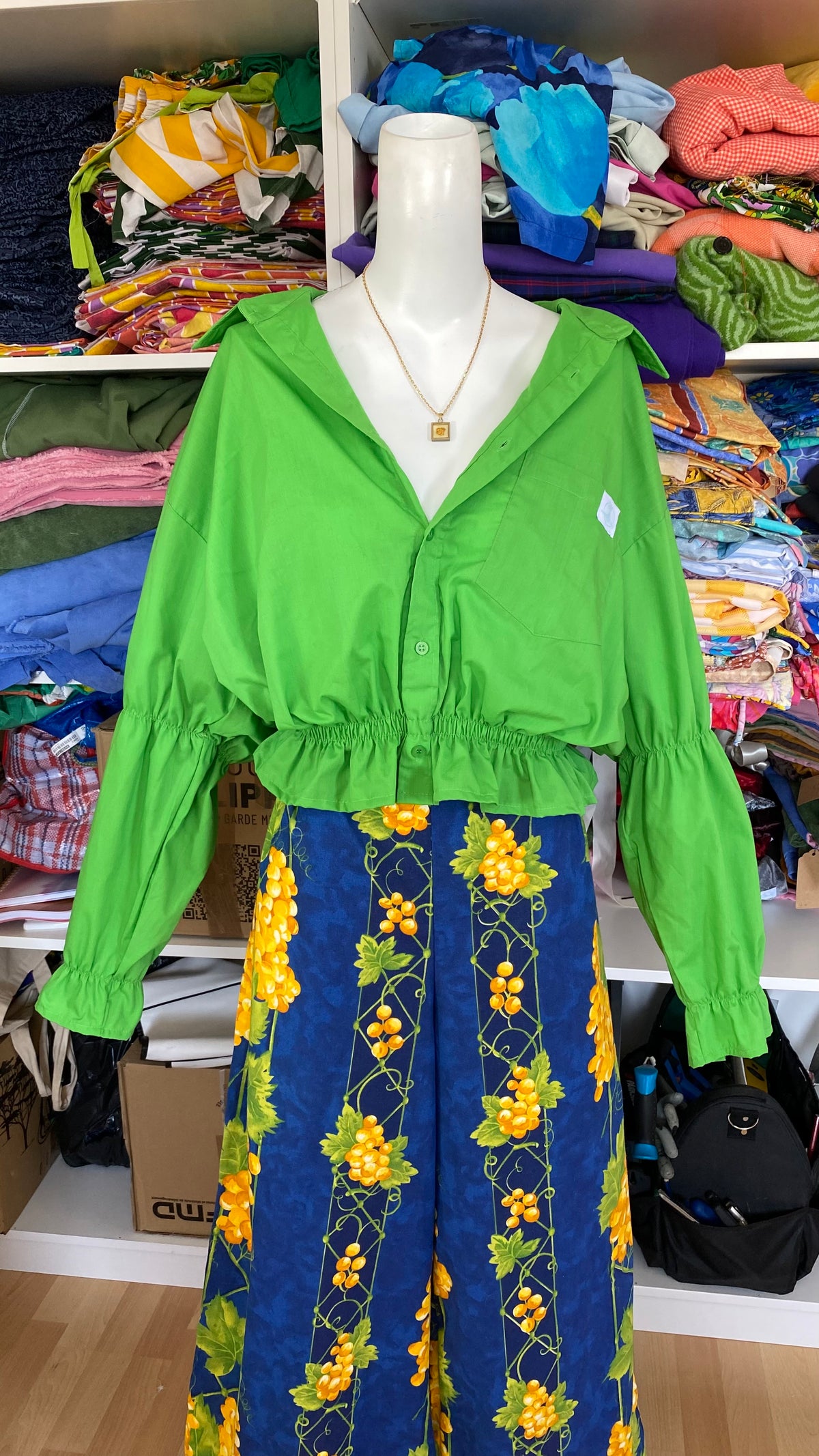Intemporelle • T. 42 à 46 • Chemise crop vert pomme