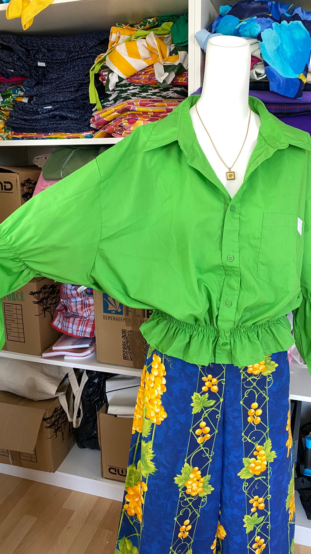 Intemporelle • T. 42 à 46 • Chemise crop vert pomme