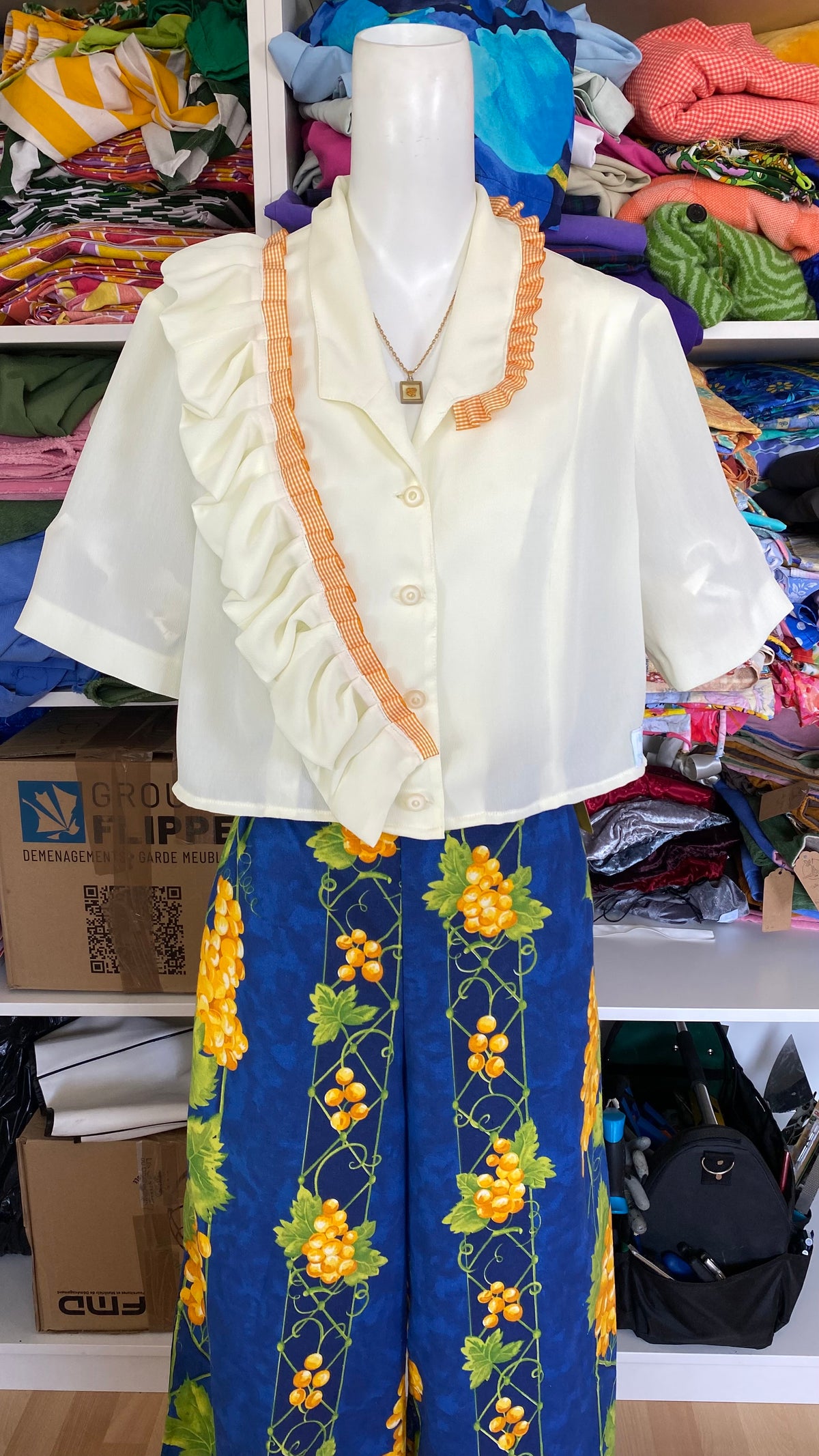Cropped • T. 32 à 38 • Chemise courte upcyclée à froufrou
