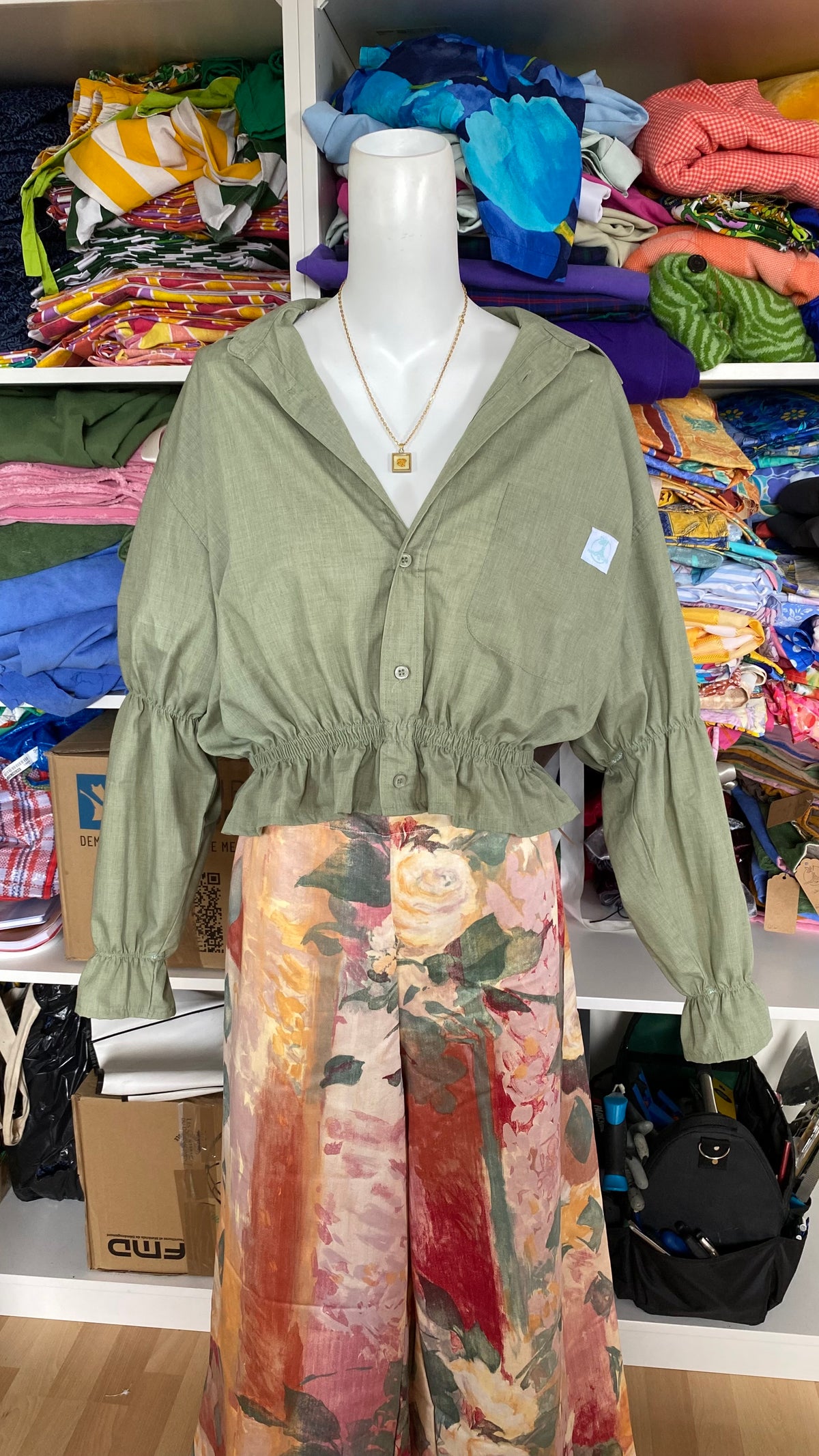Intemporelle • T. 38 à 42 • Chemise crop kaki