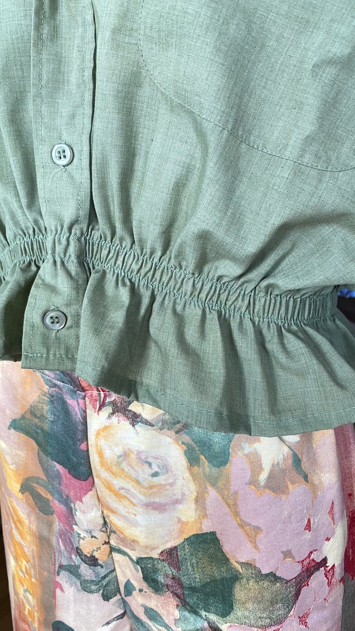 Intemporelle • T. 38 à 42 • Chemise crop kaki