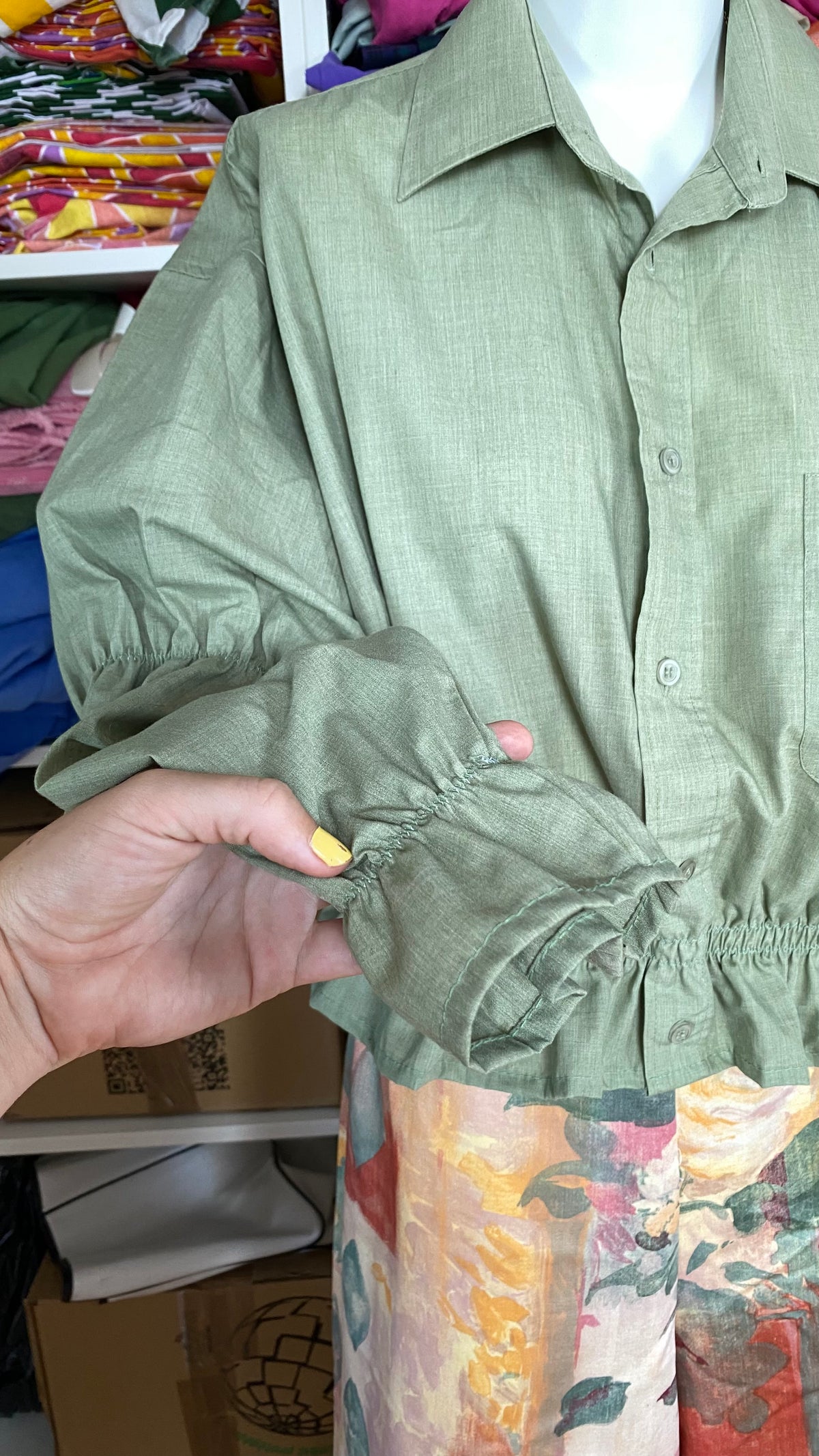 Intemporelle • T. 38 à 42 • Chemise crop kaki