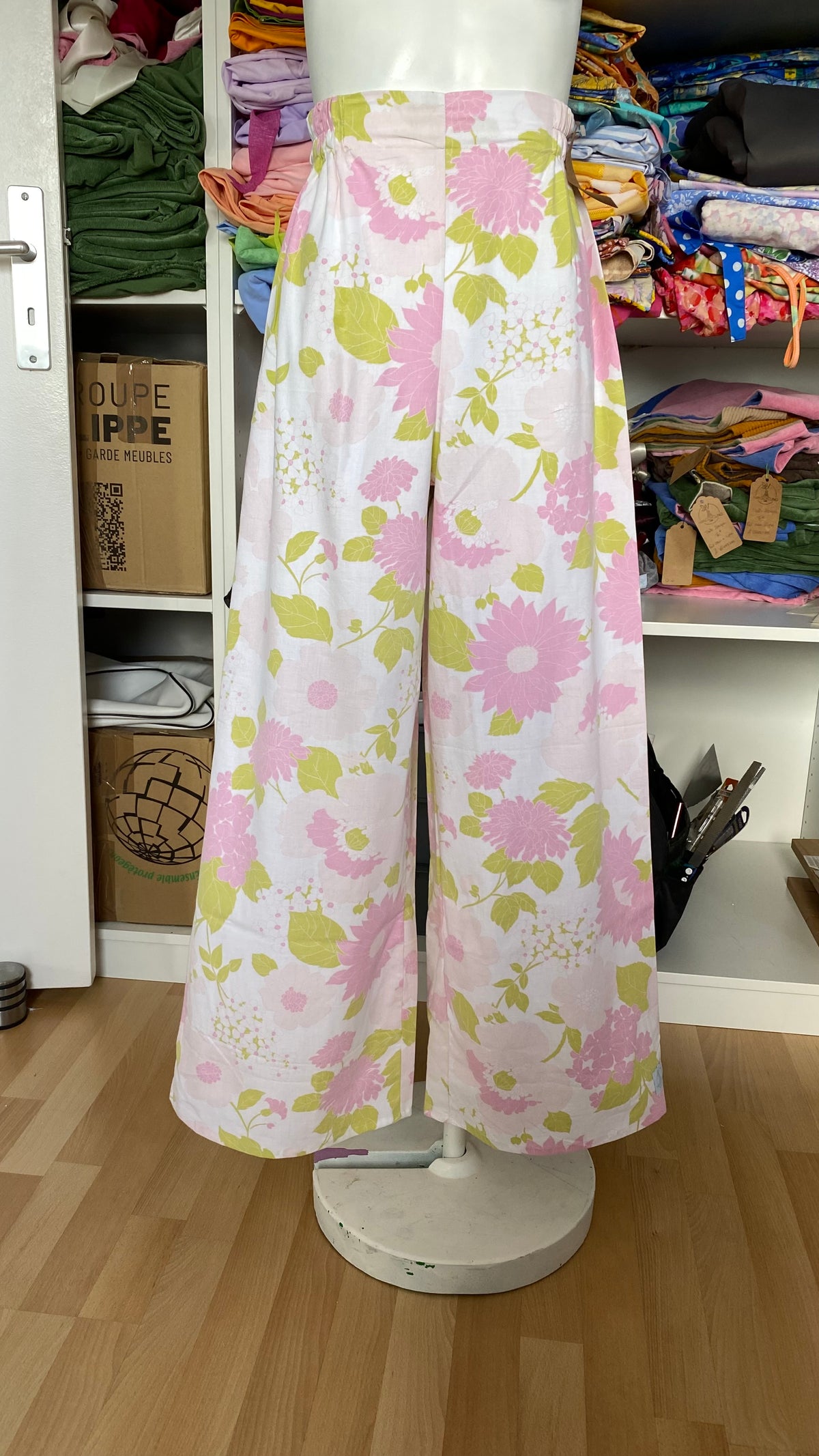 Pants • Taille XS/S & L • Pantalon upcyclé blanc à fleurs